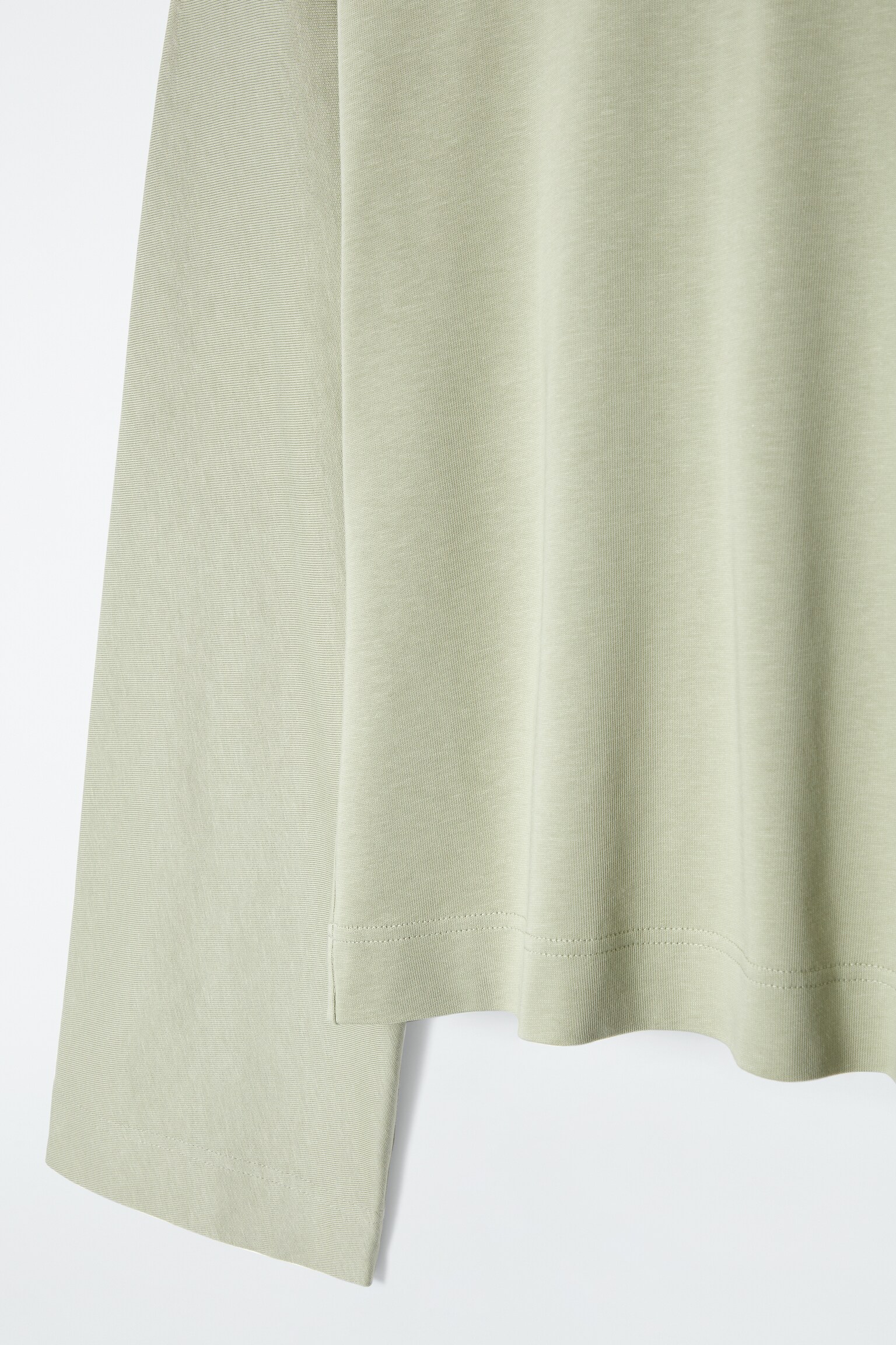 CAMISETA BOXY DE MANGA LARGA - VERDE SALVIA - 3