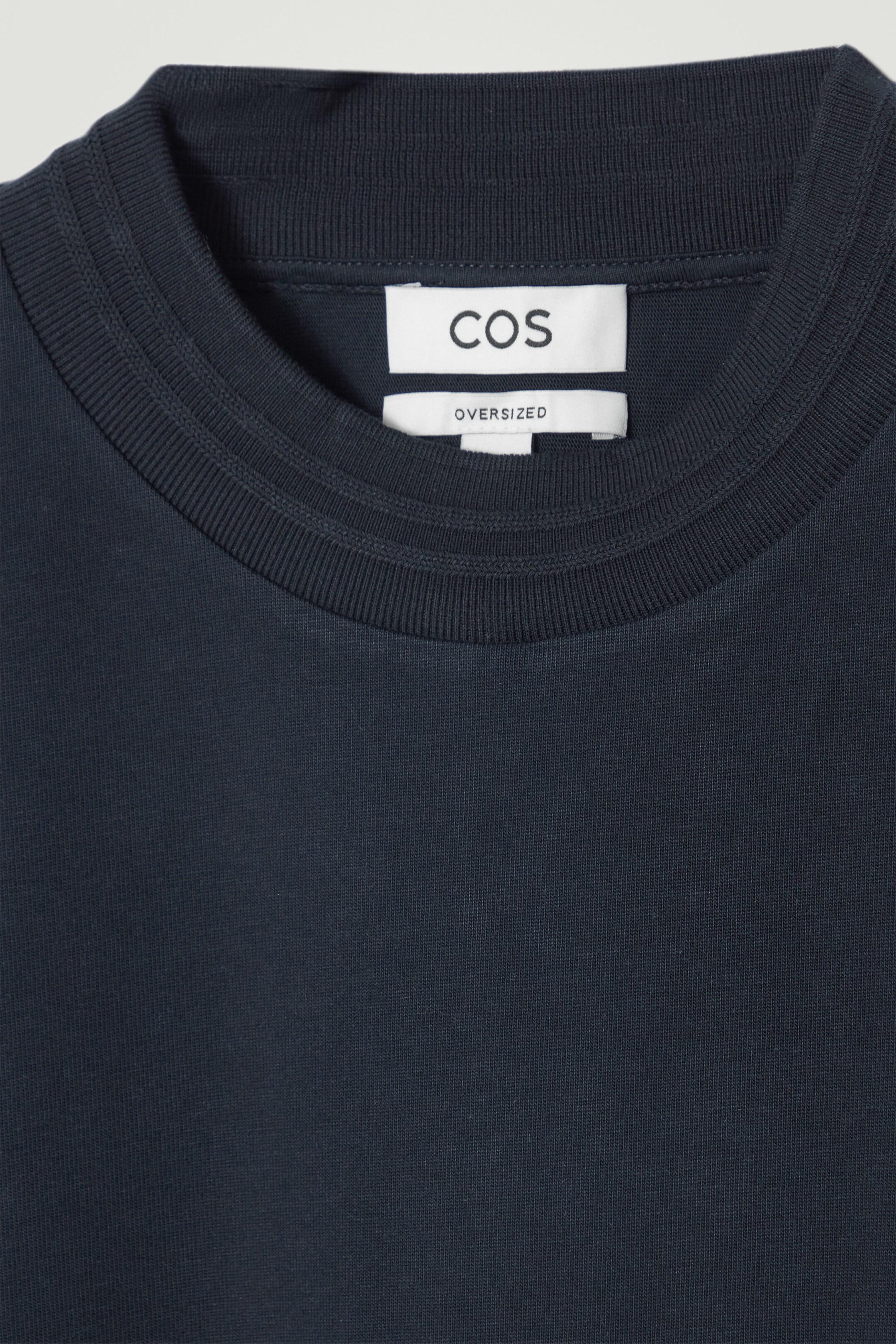 Ingrandisci l'immagine: OVERSIZED HEAVYWEIGHT MOCK-NECK T-SHIRT - NAVY - UOMO | H&M CH 2