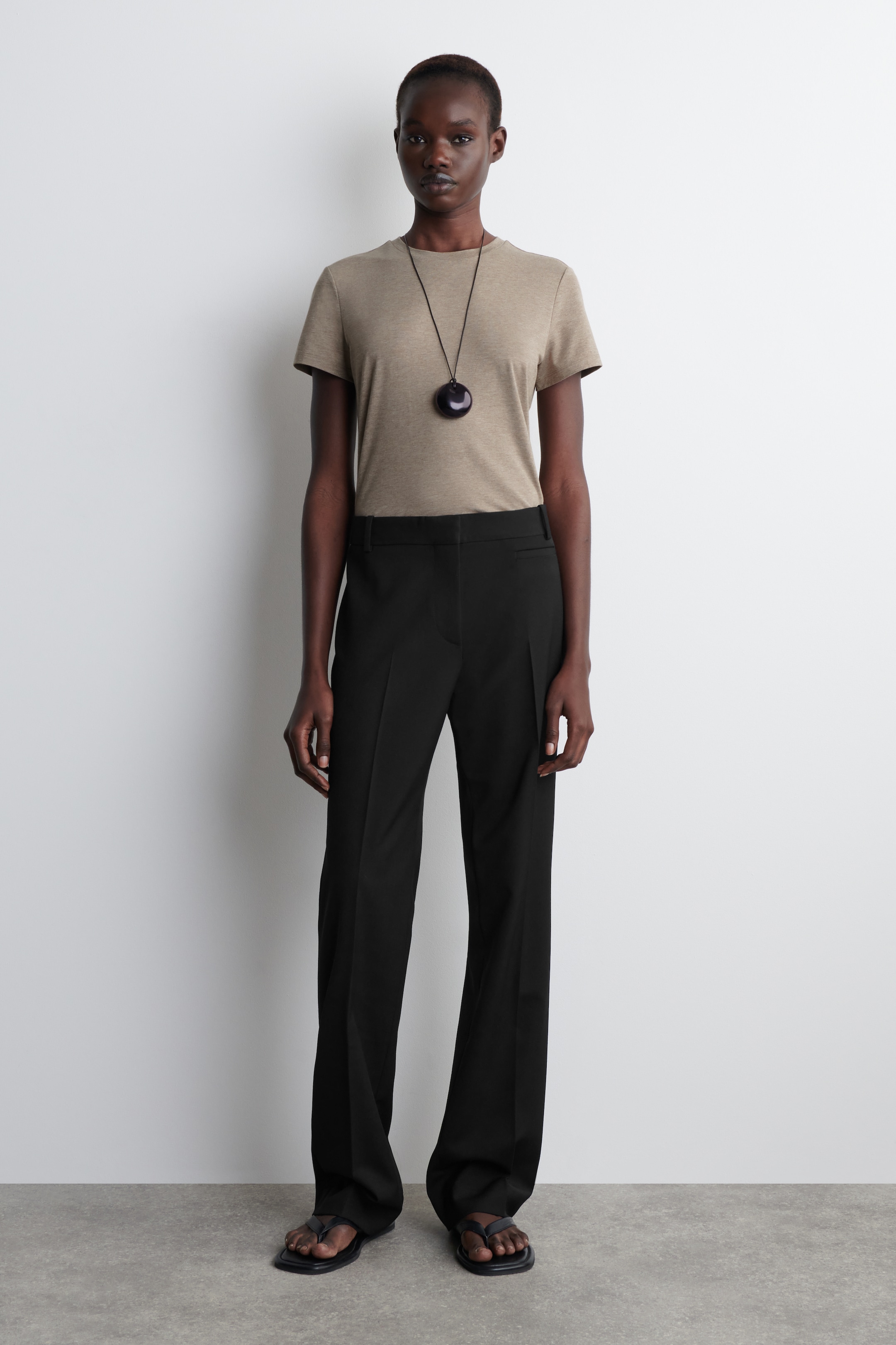 Grösseres Bild ansehen: LEICHT VERKÜRZTES T-SHIRT - BEIGE MELIERT - DAMEN | H&M CH 2