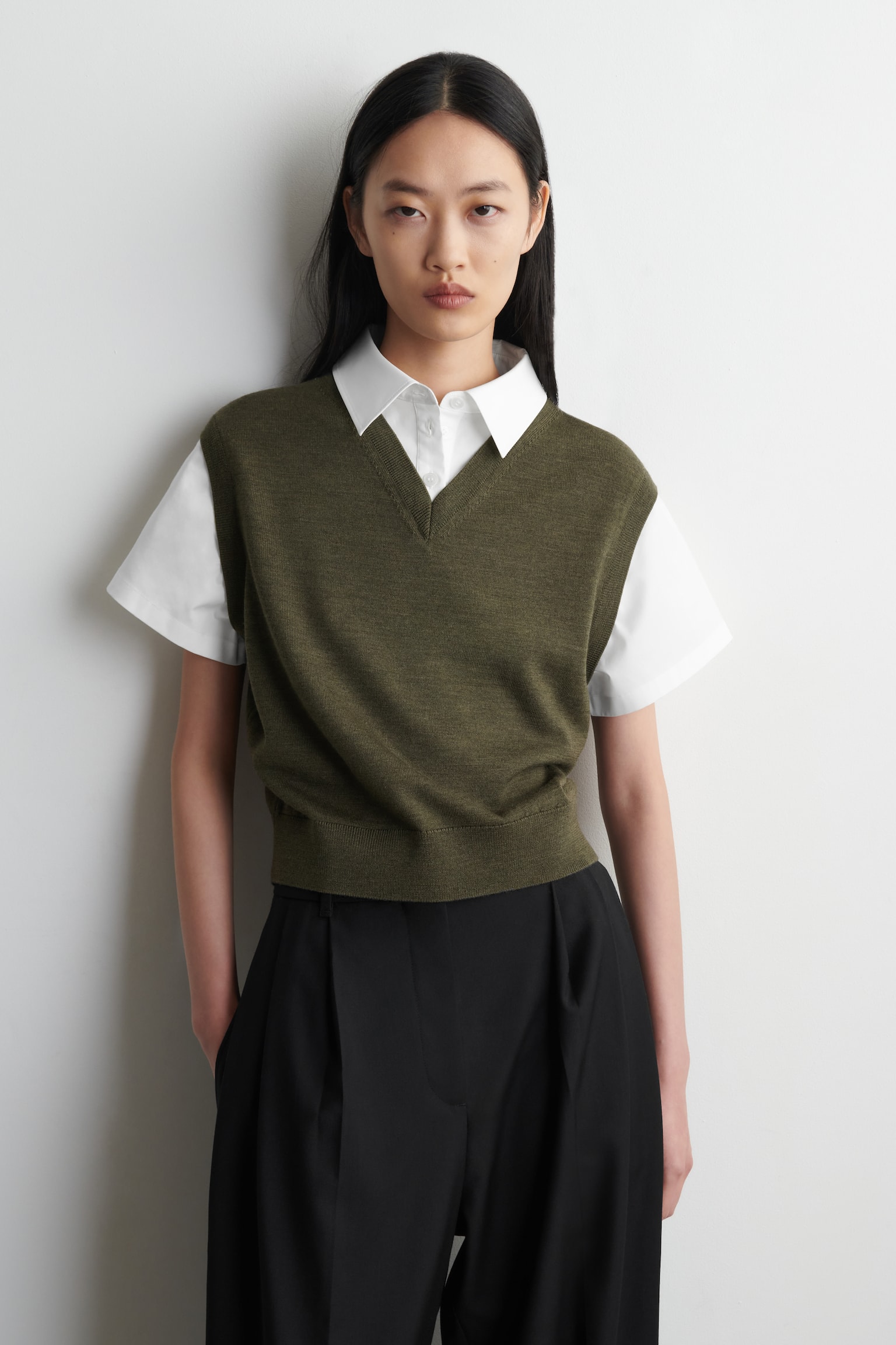 VIACVRSTVOVÁ VESTA Z MERINO VLNY - KHAKI / BIELA - 2