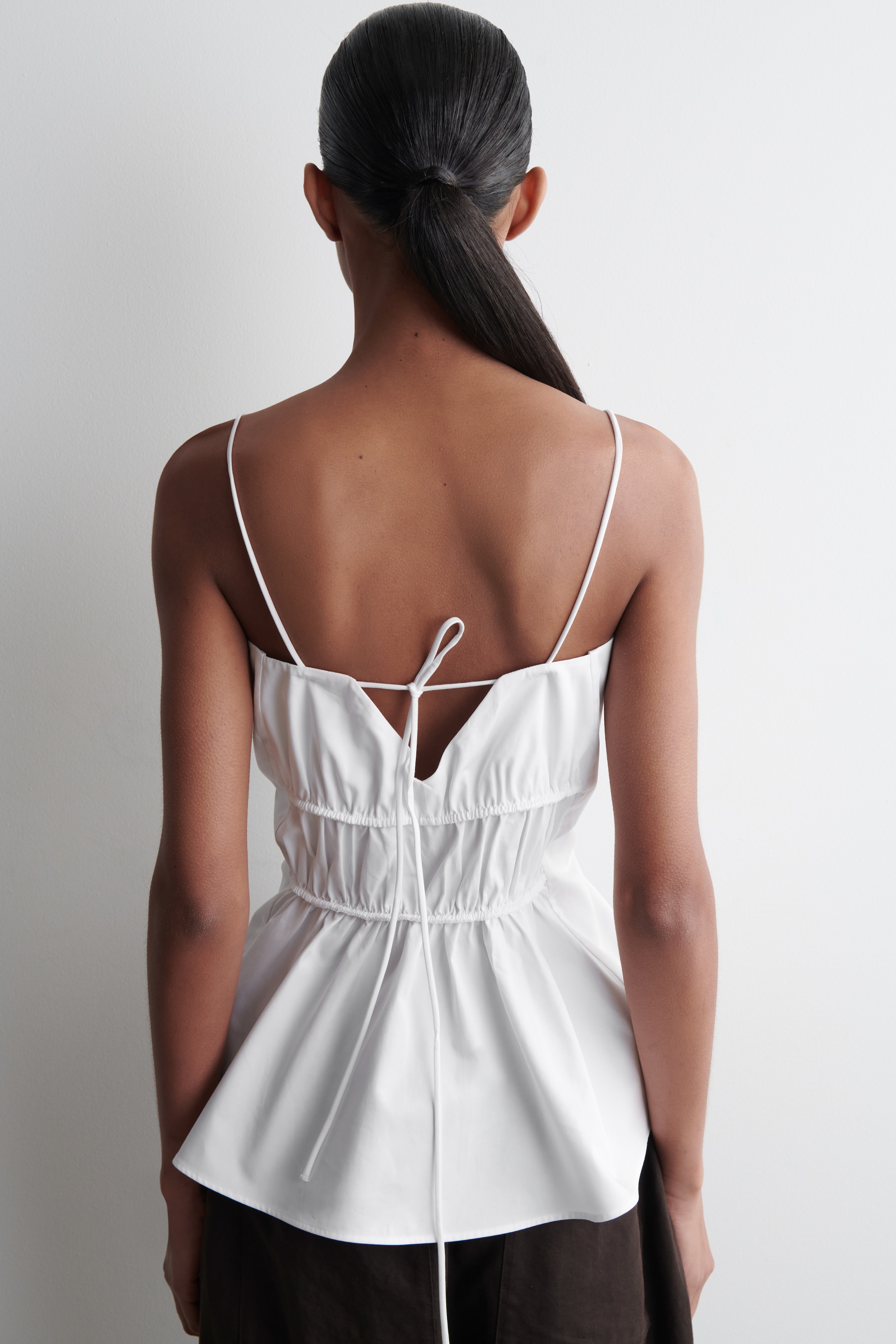 Grösseres Bild ansehen: OBERTEIL AUS BAUMWOLLE MIT SCHÖSSCHEN - WEISS - DAMEN | H&M CH 5