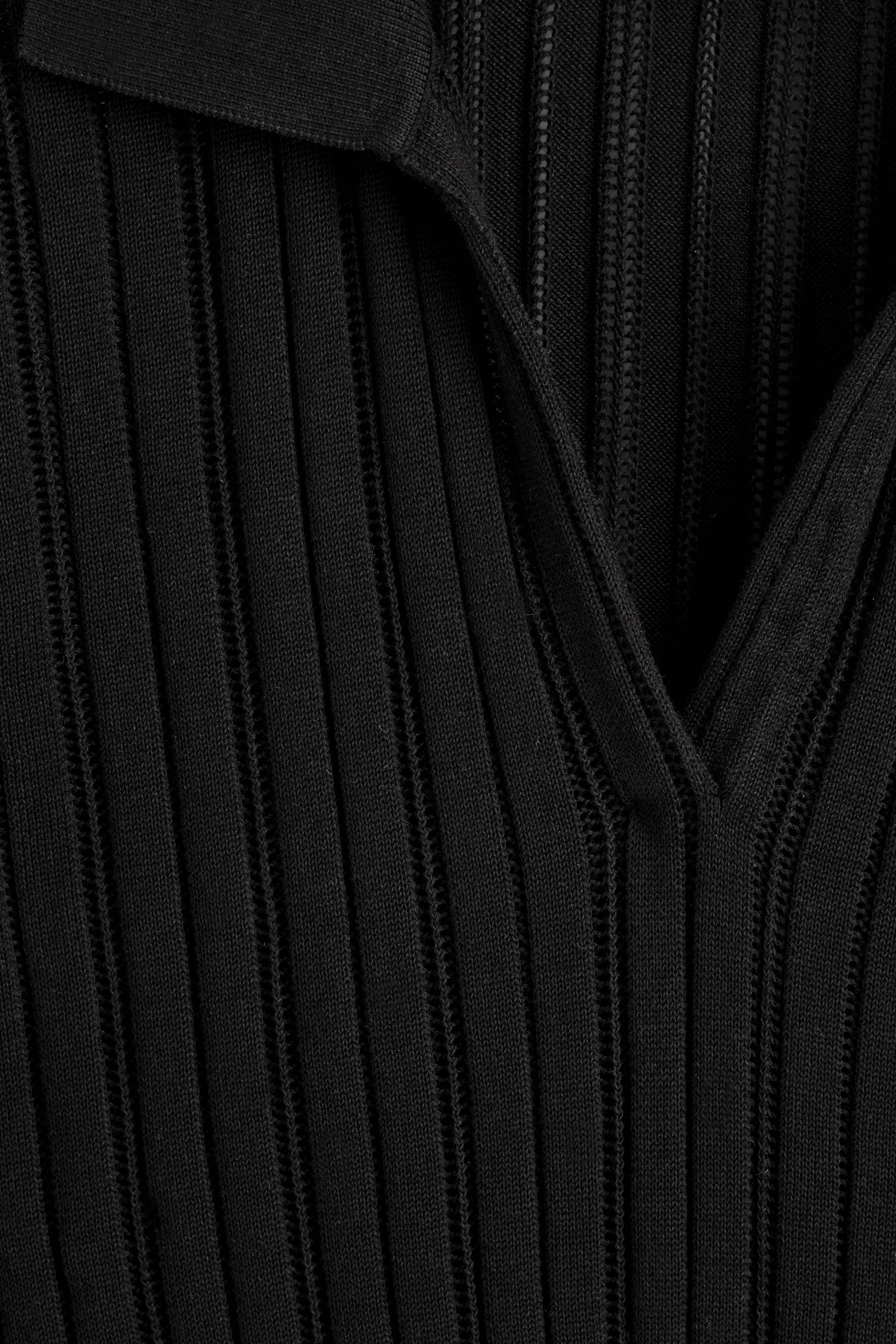 StillMedia/DescriptiveDetail