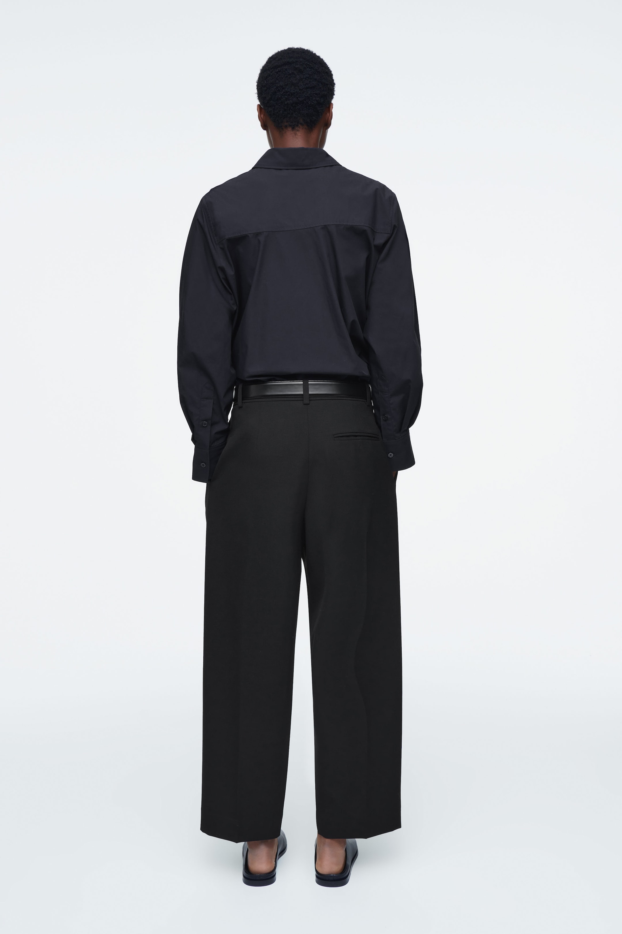 PLEATED BARREL-LEG WOOL-BLEND TROUSERS