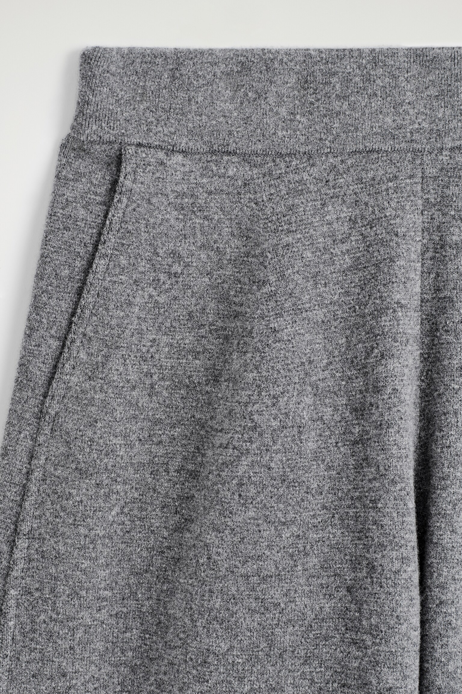 PANTALONES DE LANA MERINO BARREL FIT - GRIS JASPEADO - 3