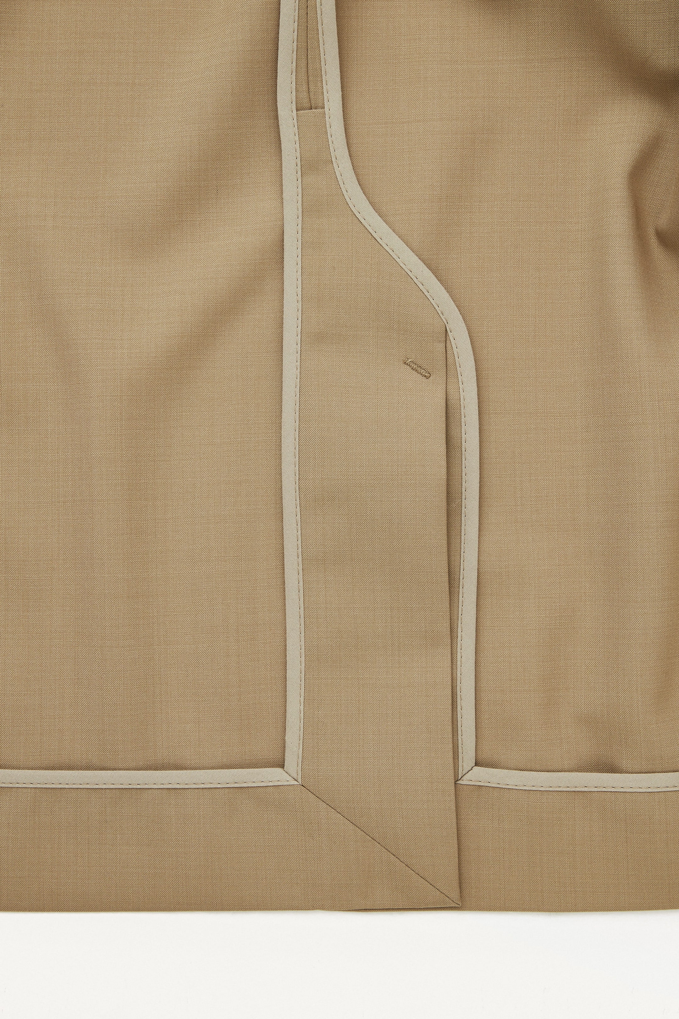 THE SINGLE-BREASTED WOOL BLAZER