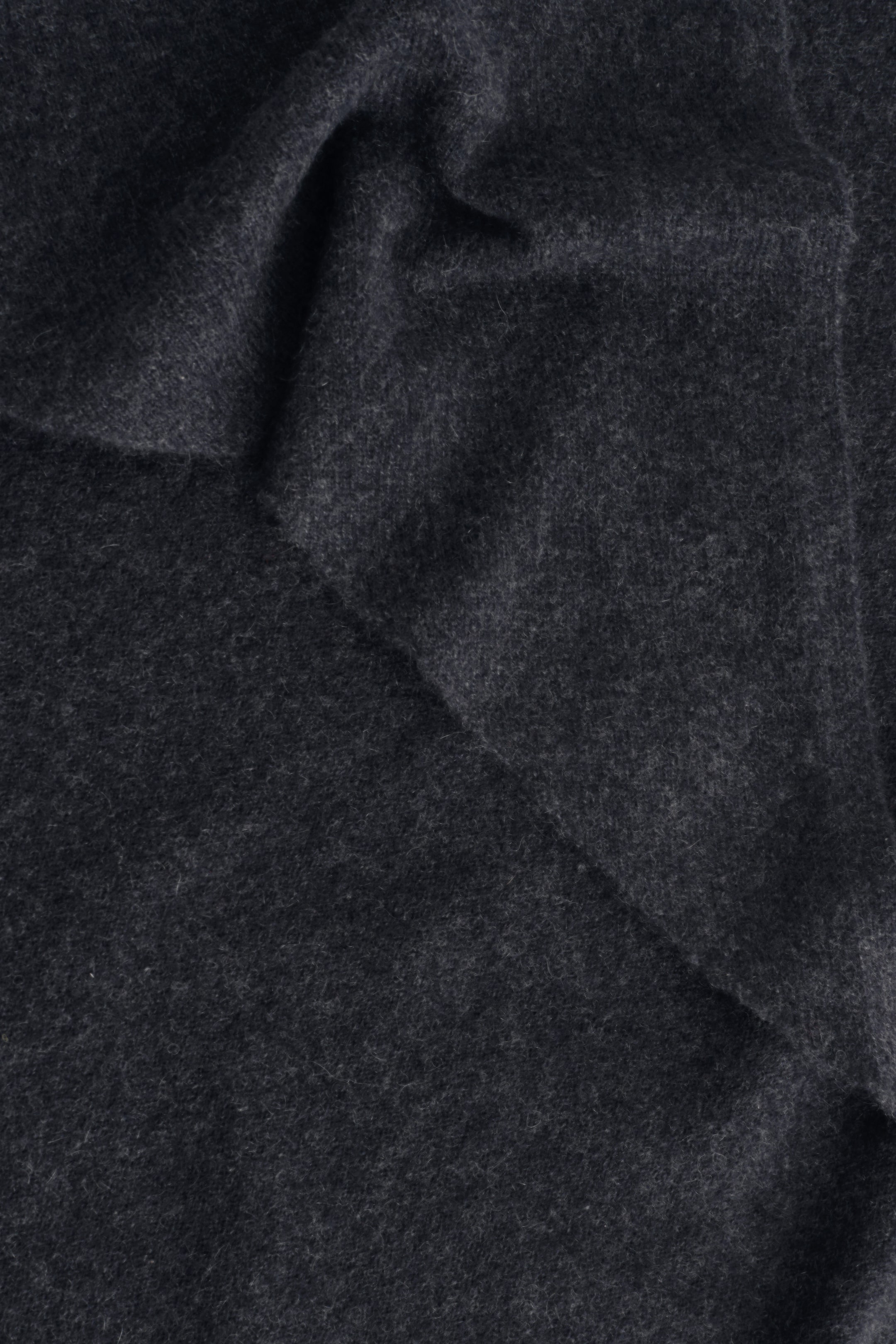 CASHMERE TRIANGLE SCARF