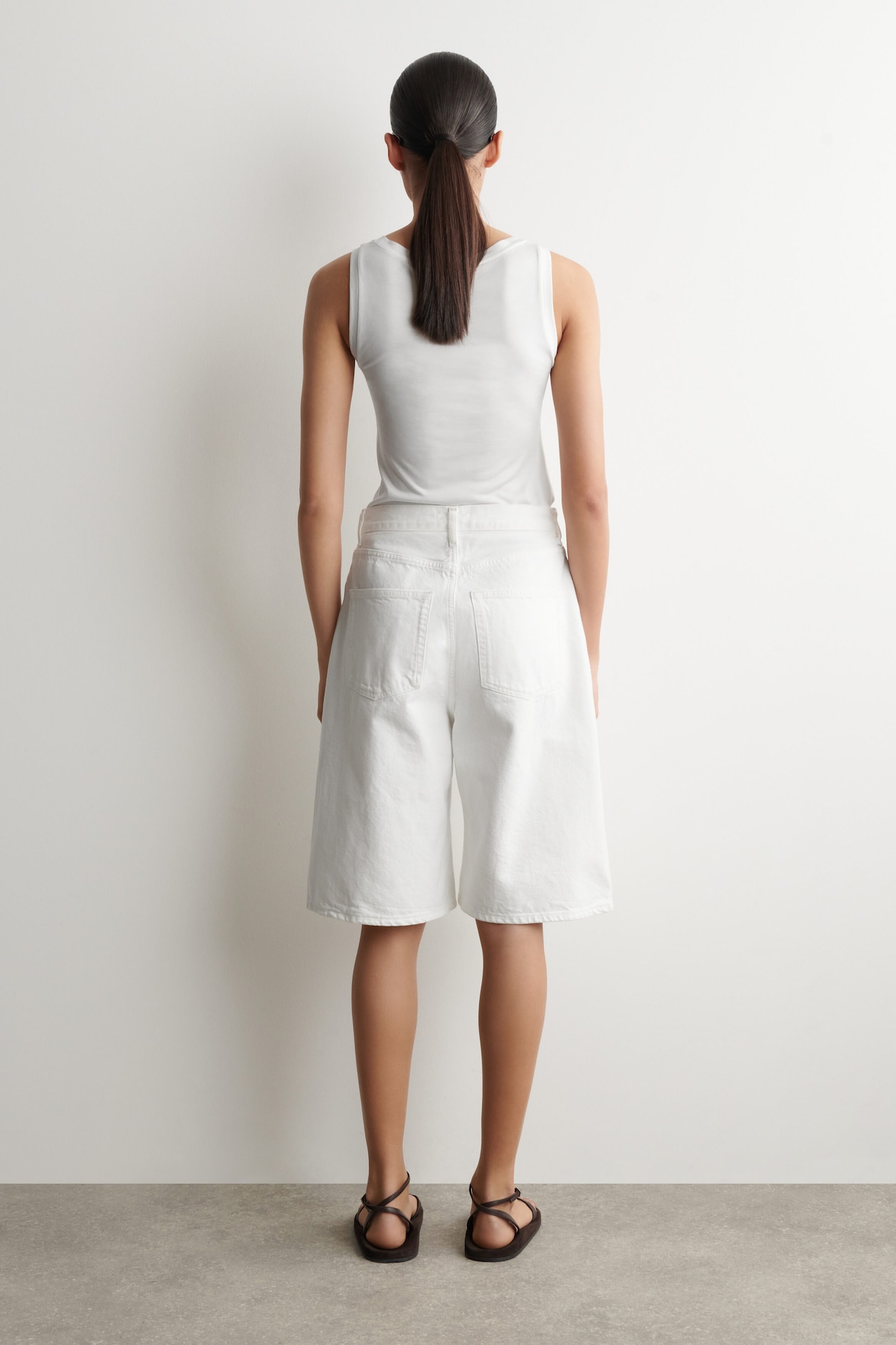 KNEE-LENGTH DENIM SHORTS — WHITE