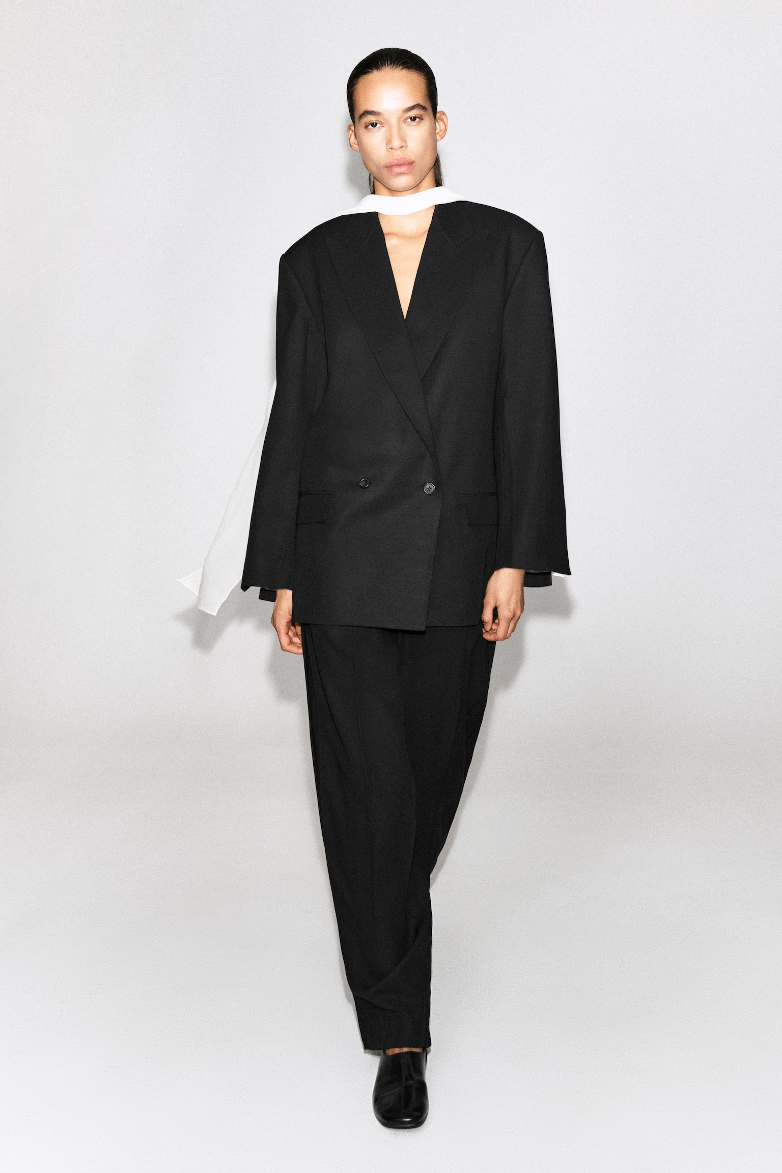 CONTRAST-LINED DOUBLE-BREASTED BLAZER - BLACK - 1