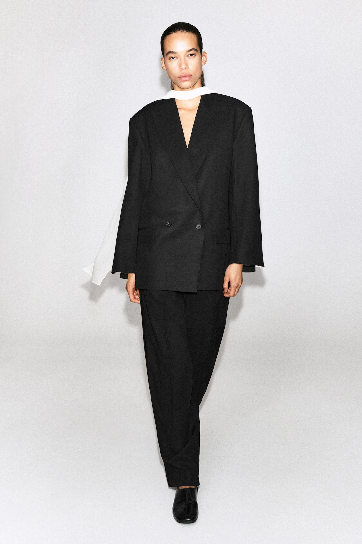 CONTRAST-LINED DOUBLE-BREASTED BLAZER — BLACK