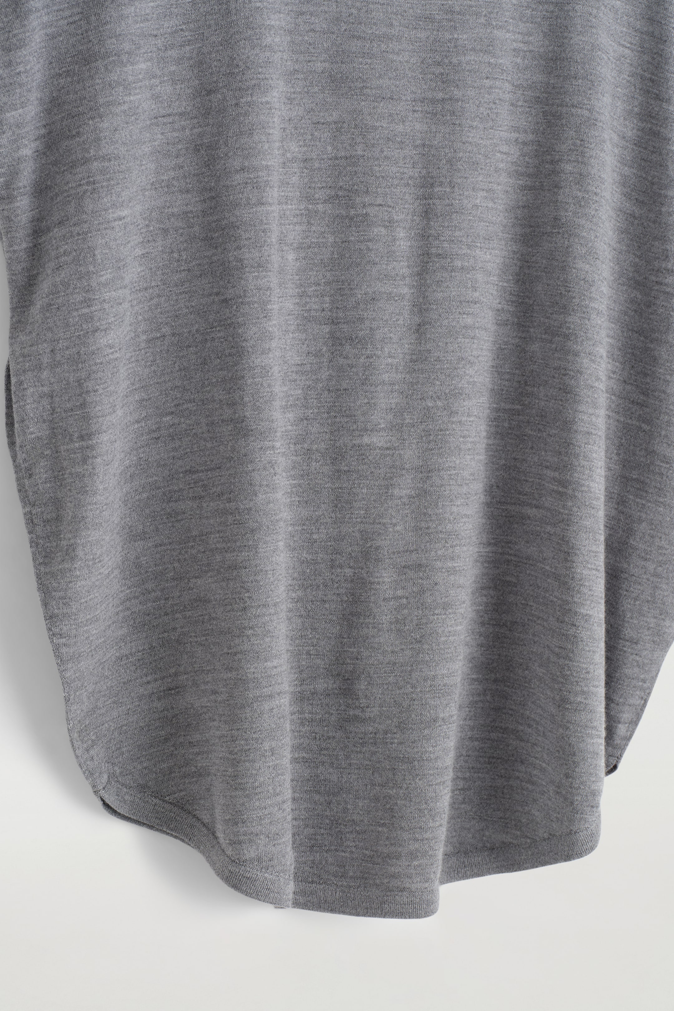 Grösseres Bild ansehen: RUND GESCHNITTENES OBERTEIL AUS MERINOWOLLE - GRAU MELIERT - DAMEN | H&M CH 8
