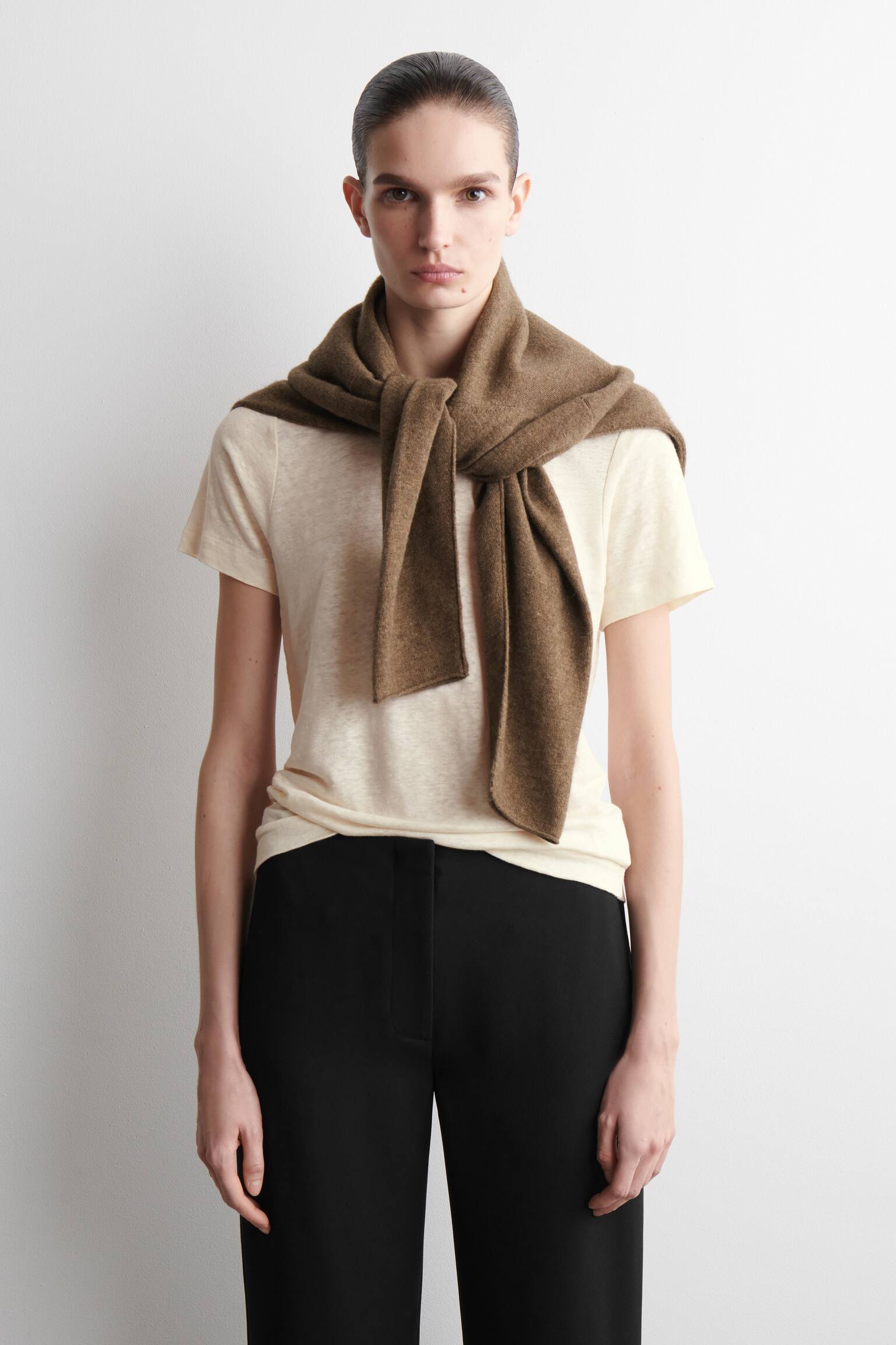 LNĚNÉ TRIČKO S KULATÝM VÝSTŘIHEM-ECRU - 1