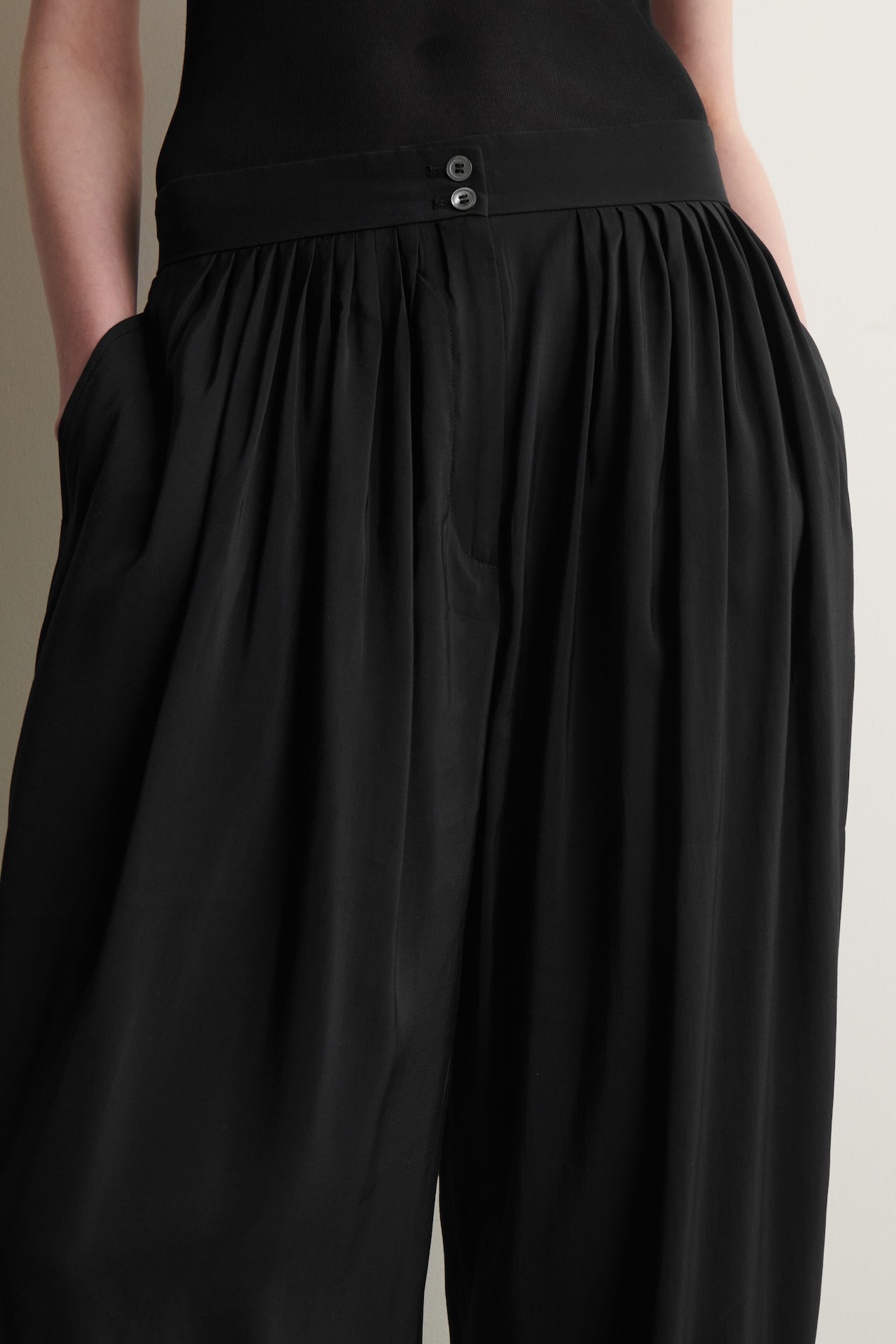 DRAPED PLEATED STRAIGHT-LEG PANTS — BLACK