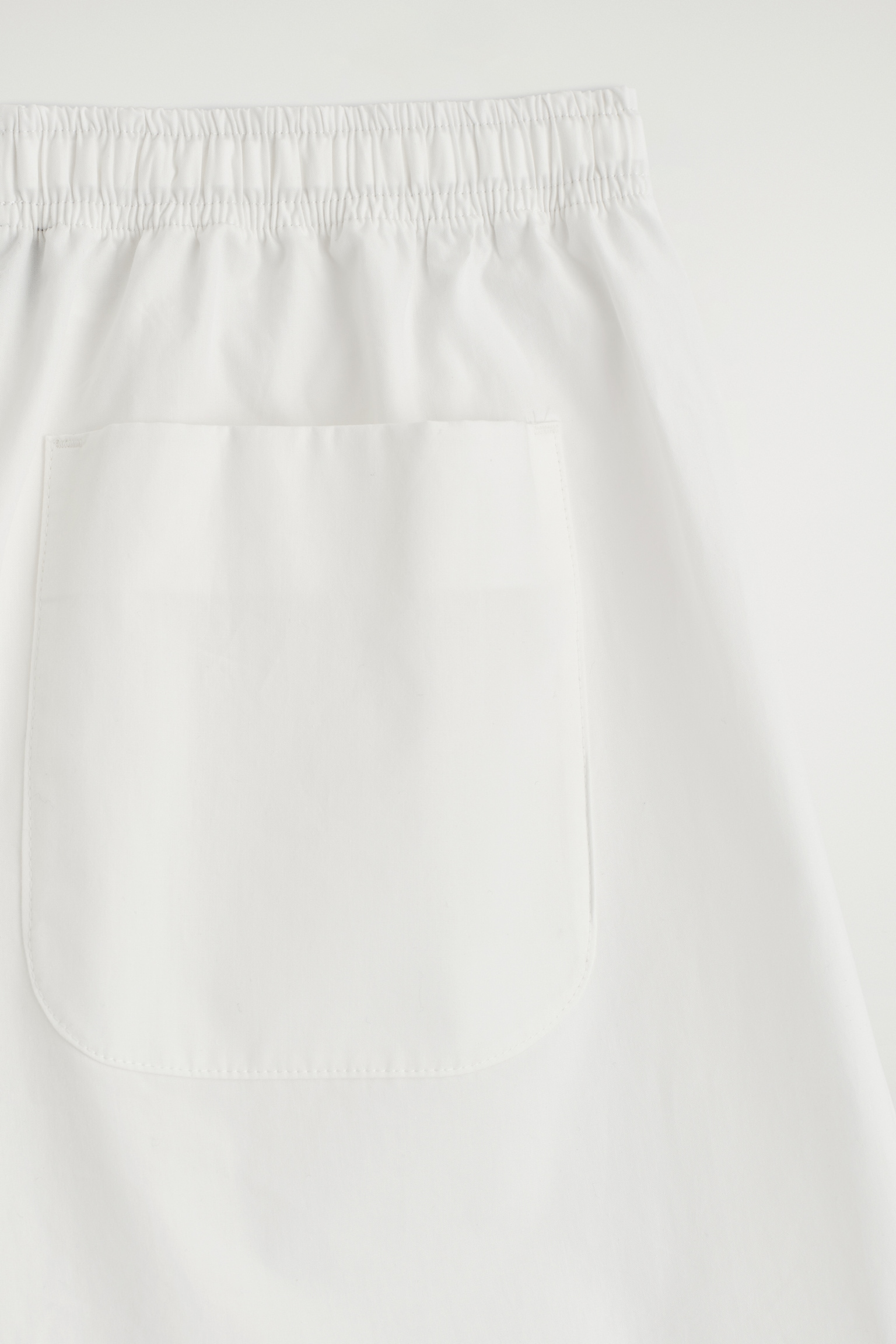 PANTALÓN CORTO DE ALGODÓN CON AJUSTE DE CORDÓN - BLANCO/NEGRO - 4