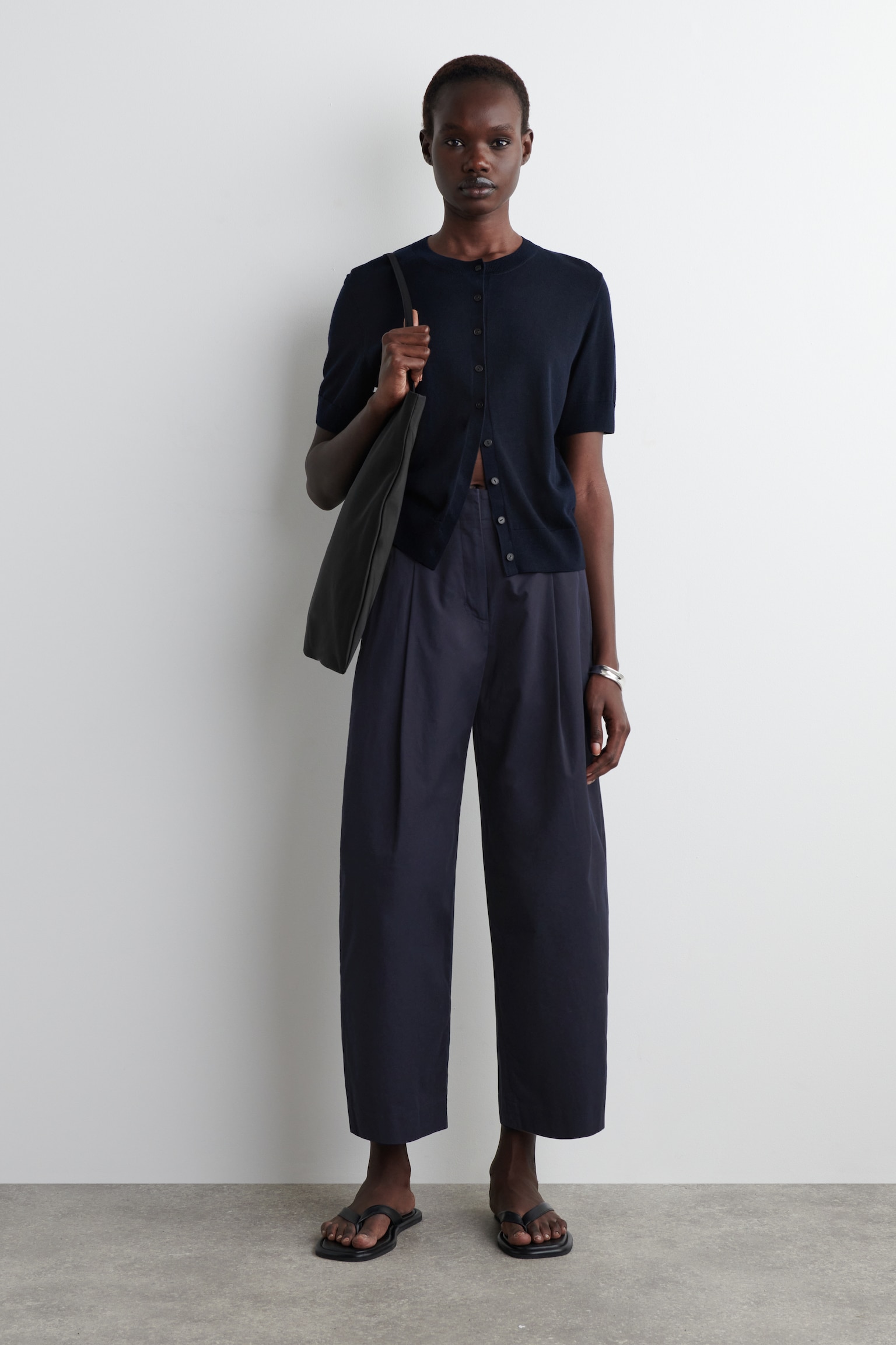PANTALON CHINO À PLIS STYLE BARREL - BLEU MARINE/TAUPE