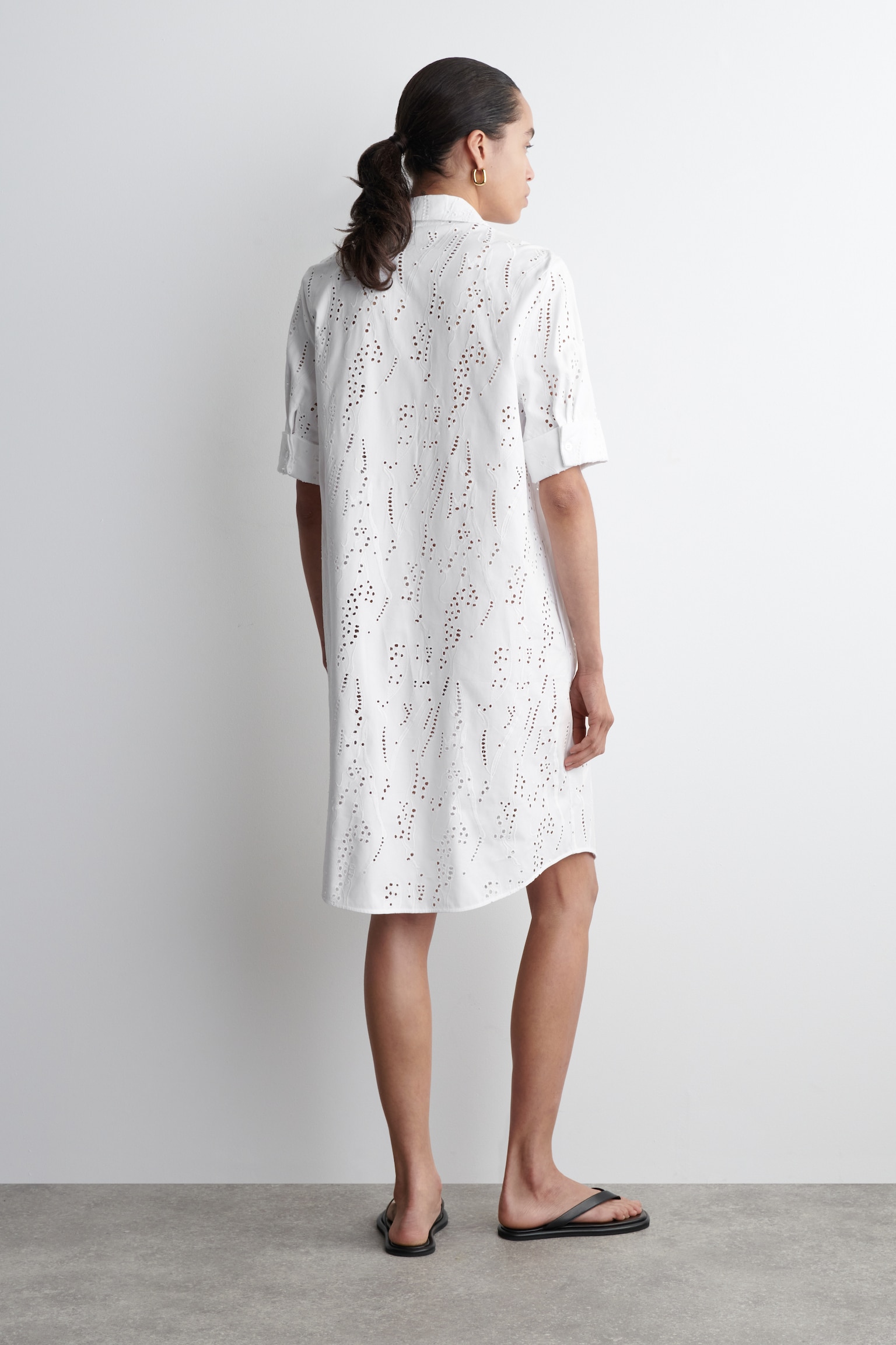 VESTIDO CAMISERO DE BORDADO INGLÉS - BLANCO - 5