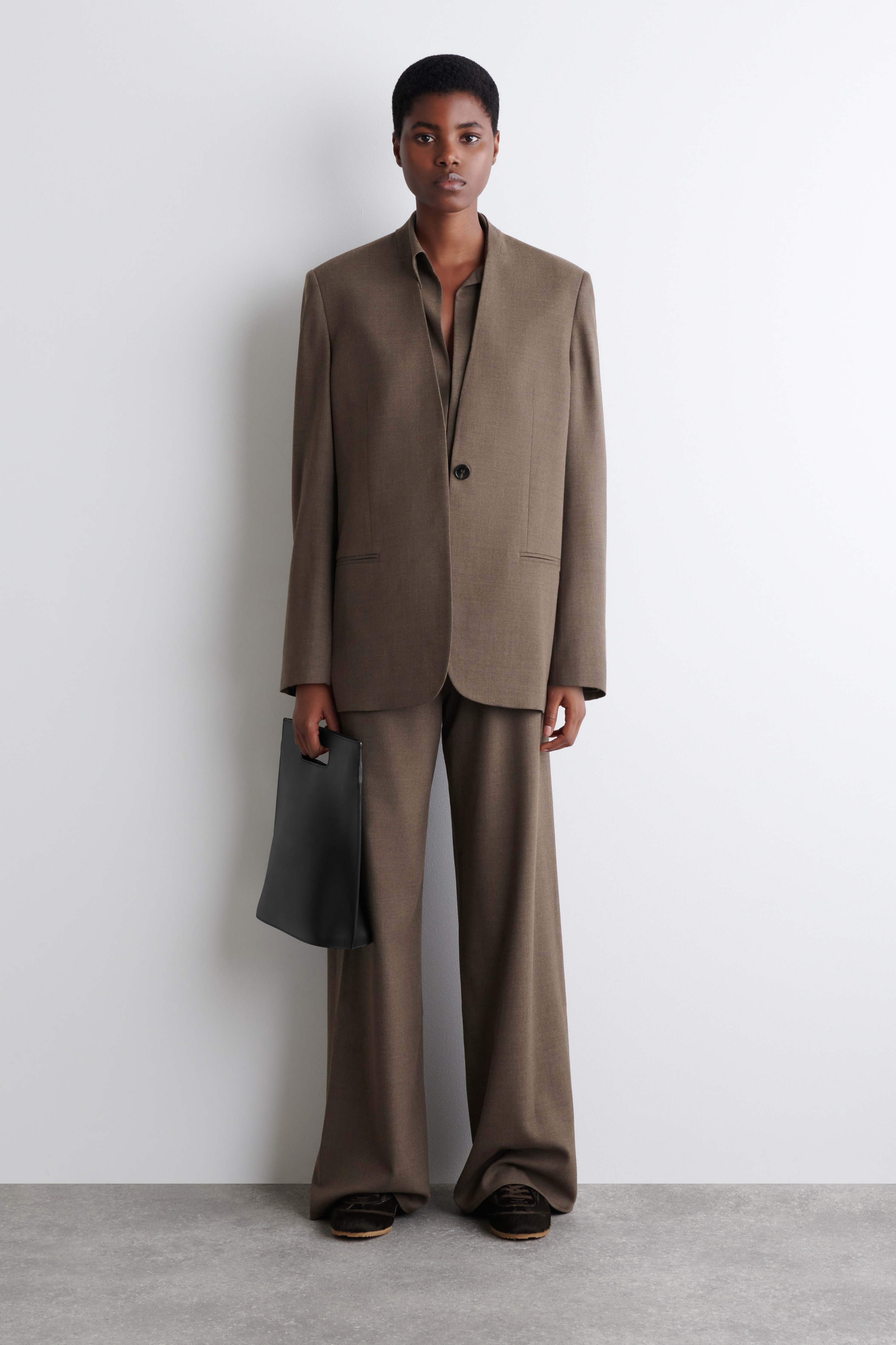 TENEȘI MINIMALI DIN PIELE CU PĂR DE PONEI - CIOCOLATIU