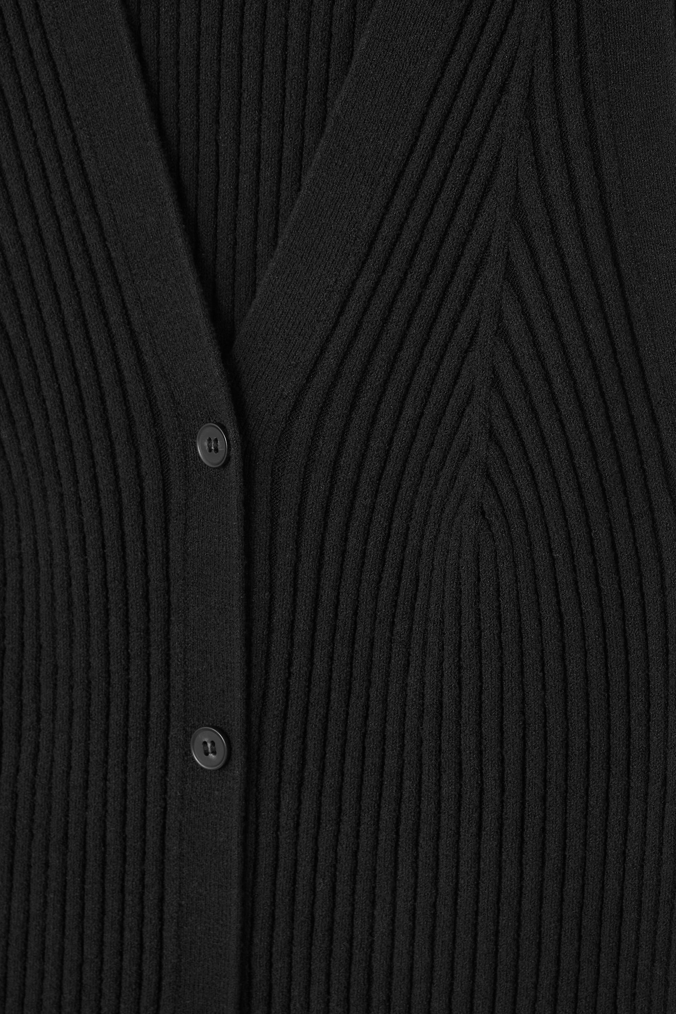 StillMedia/DescriptiveDetail