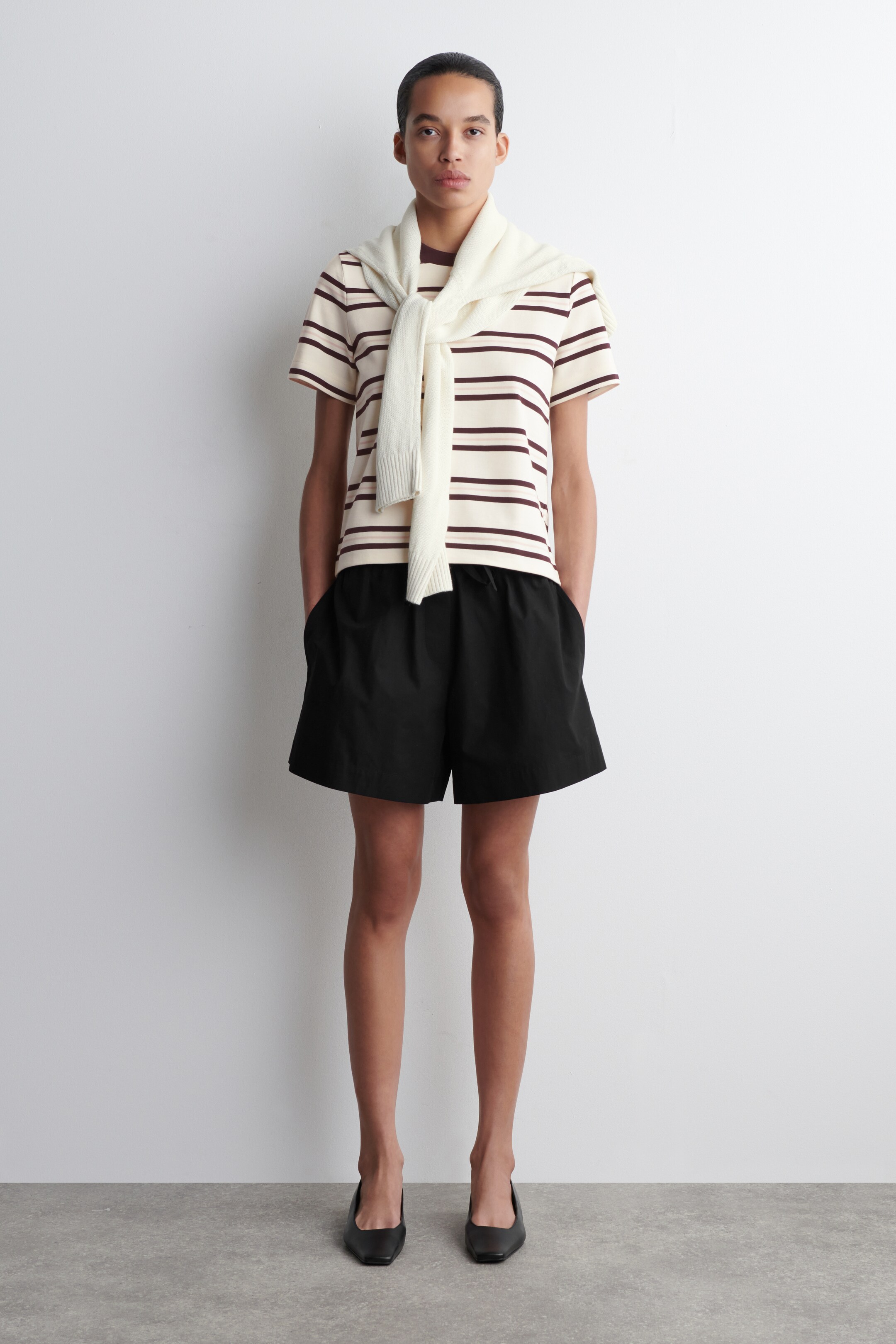 Agrandir l'image: T-SHIRT REGULAR ÉLÉGANT - BLANC / BORDEAUX / RAYURES - FEMME | H&M CH 2
