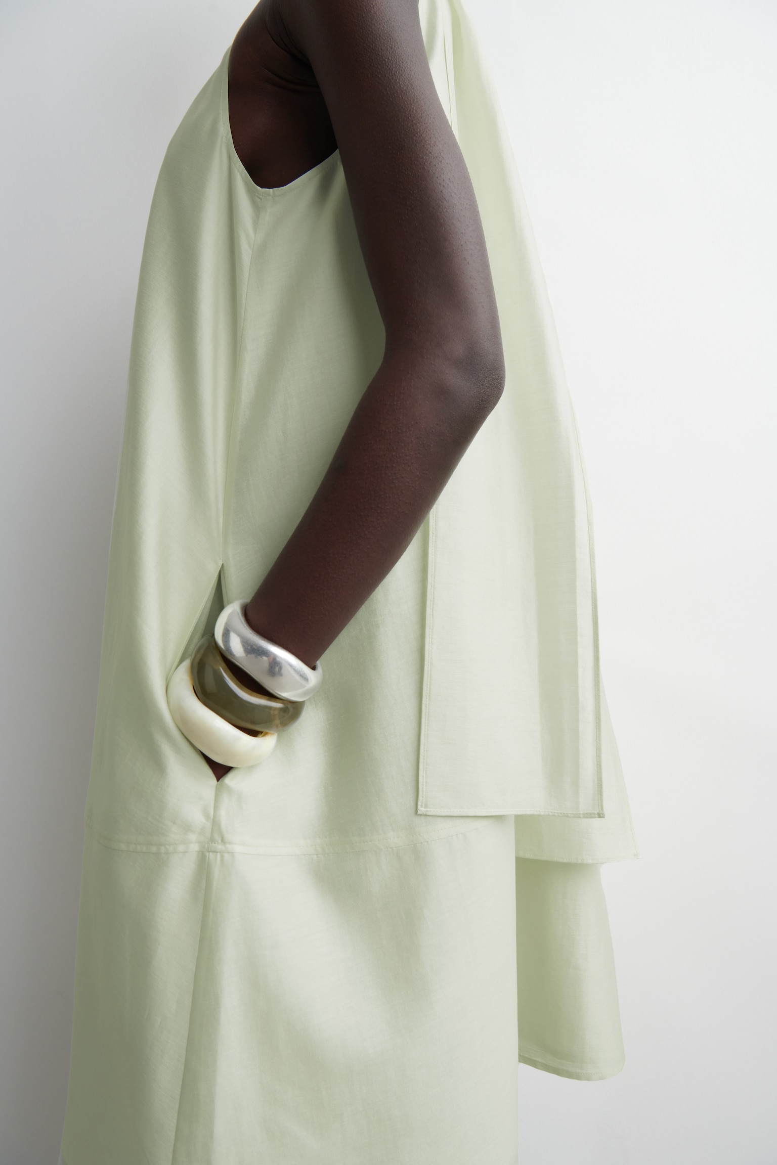 ROBE COURTE À ENCOLURE LICOU FLUIDE - VERT CLAIR/ROUGE/BRUN FONCÉ - 5