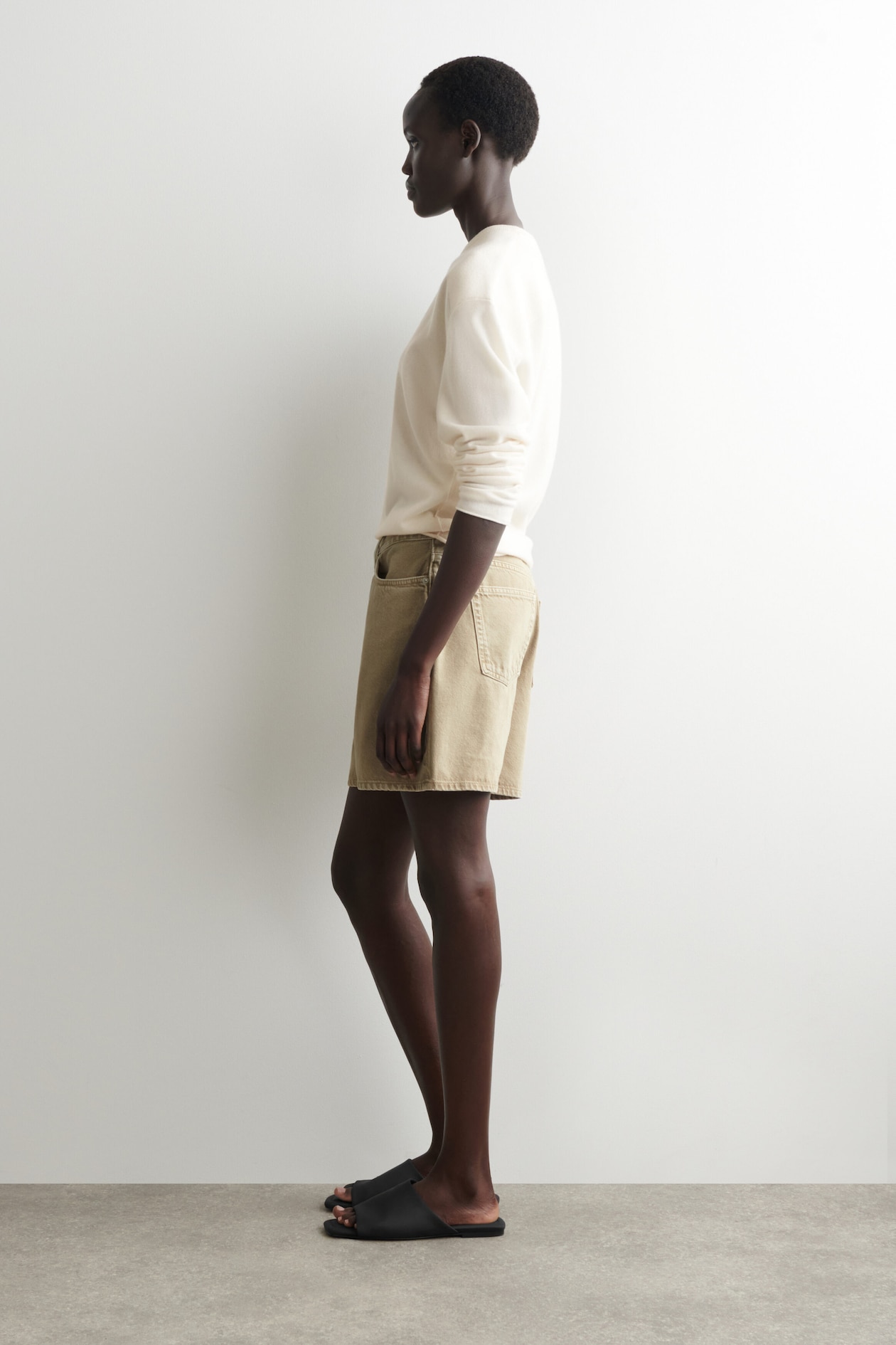 HIGH-RISE DENIM SHORTS — BEIGE