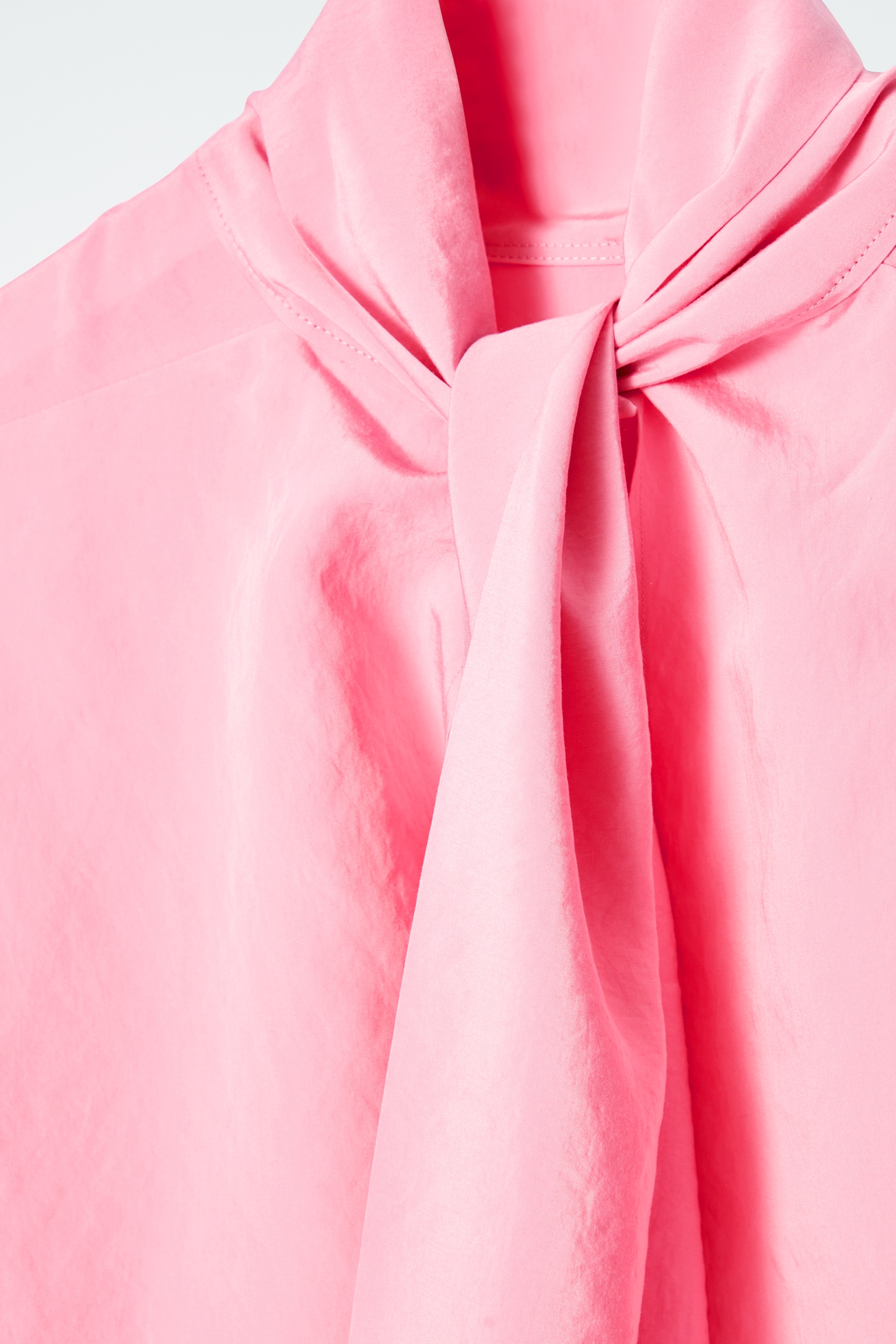 BLUSA DE CORTE CIRCULAR CON LAZO AL CUELLO - ROSA - 8