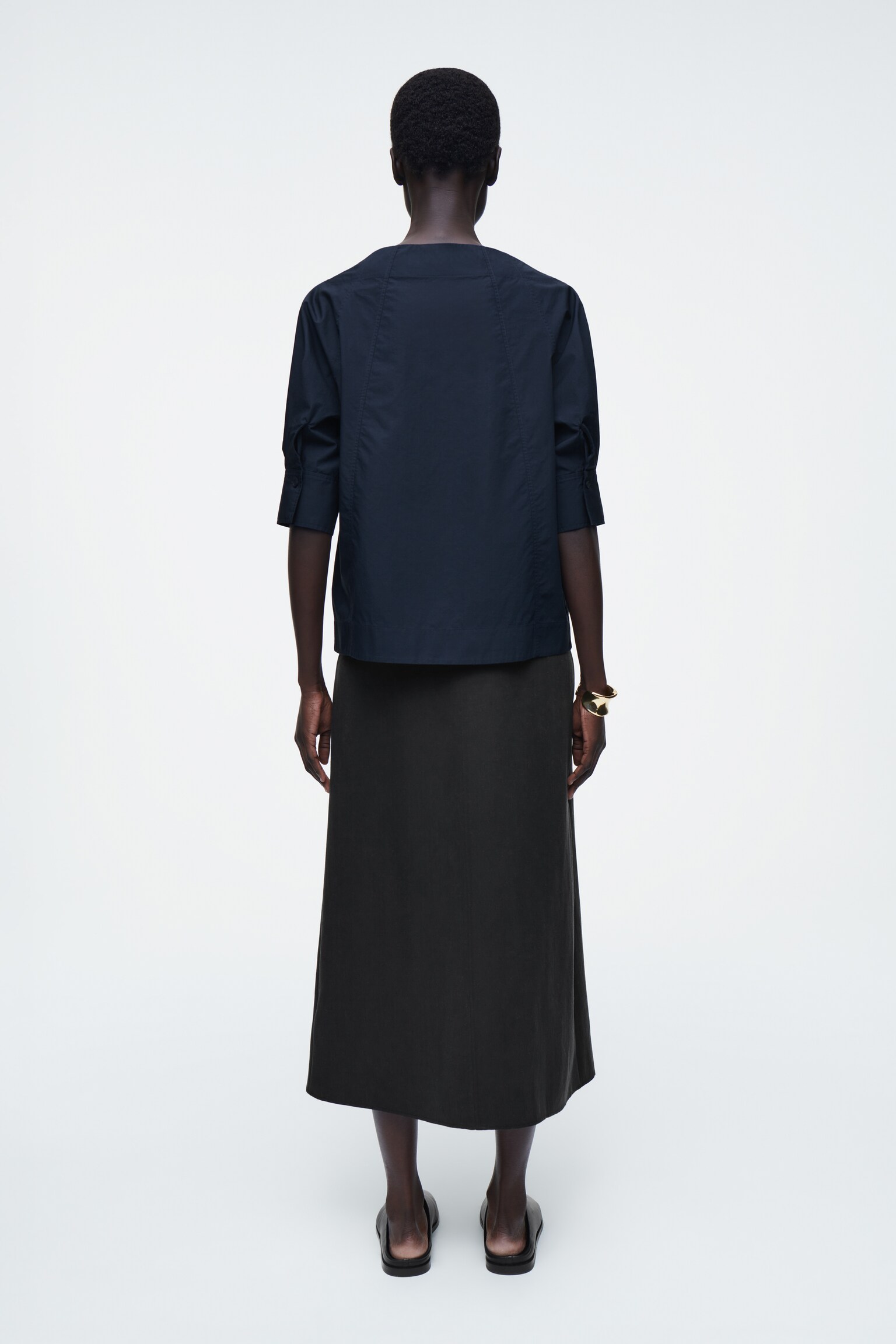 BLUSA OVERSIZE DE ALGODÓN CON CUELLO BARCO - AZUL MARINO/BLANCO - 7