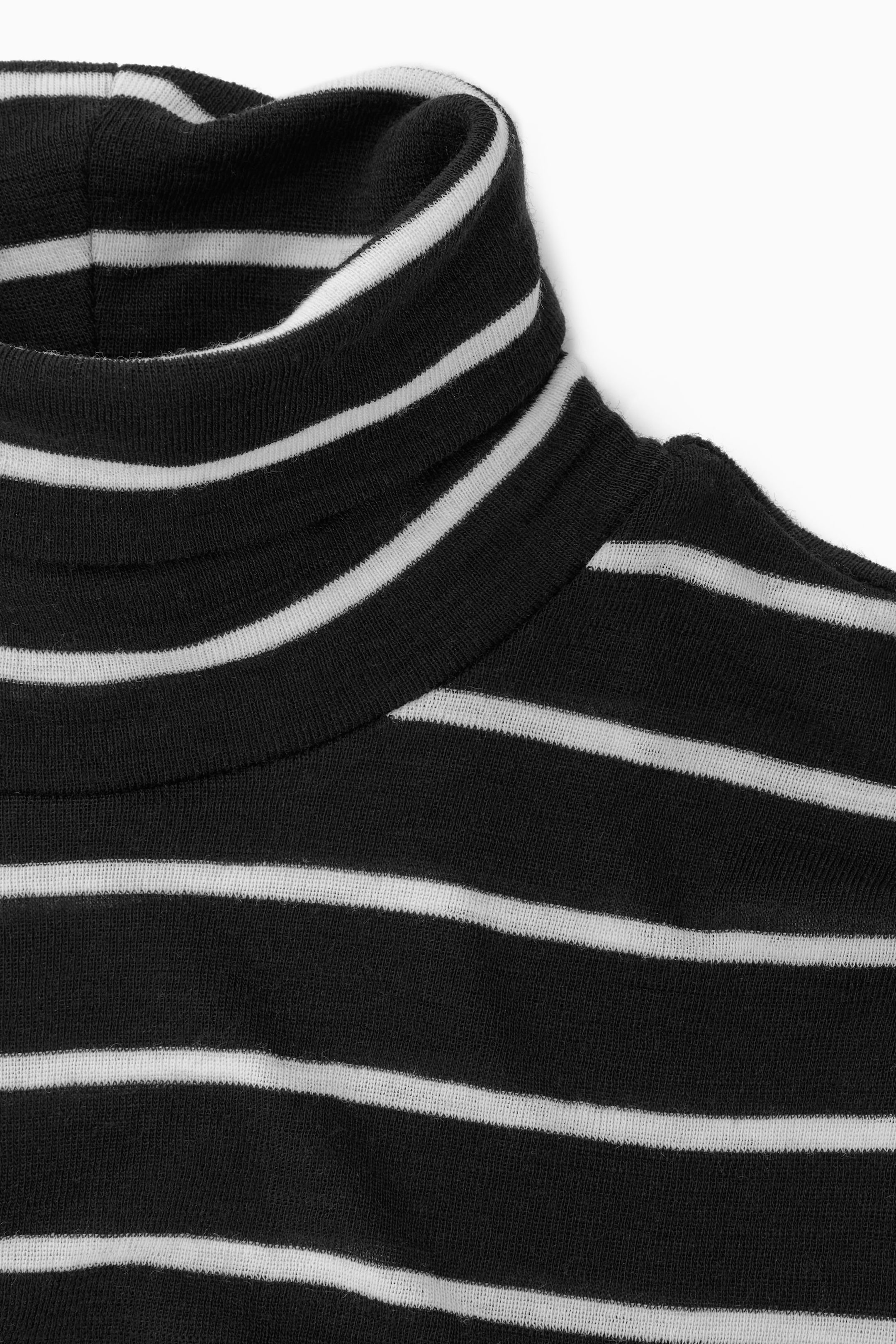 MERINO WOOL TURTLENECK TOP