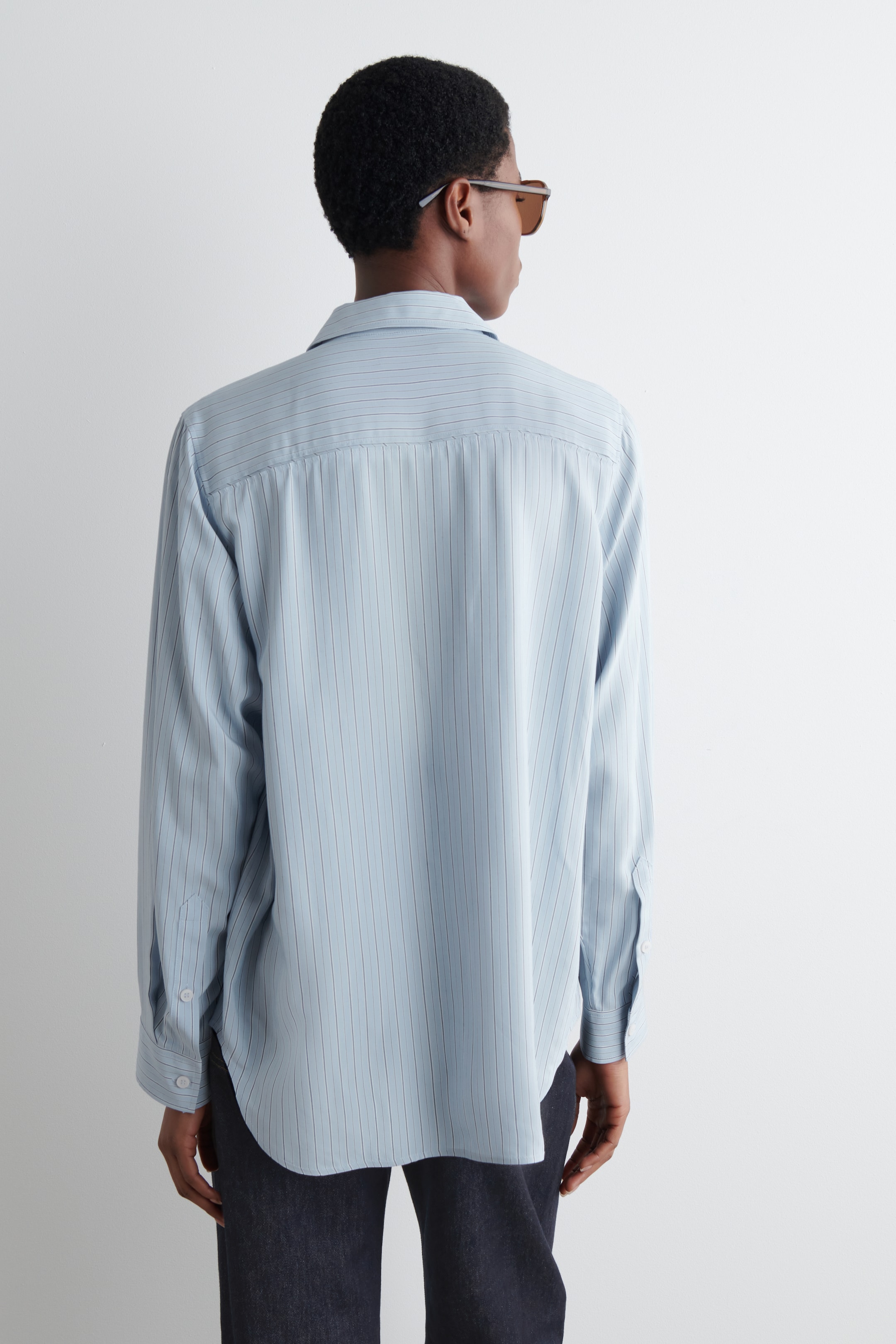 Grotere afbeelding bekijken: ONTSPANNEN GESTREEPT HEMD - BLAUW / GESTREEPT - DAMES | H&M BE 4