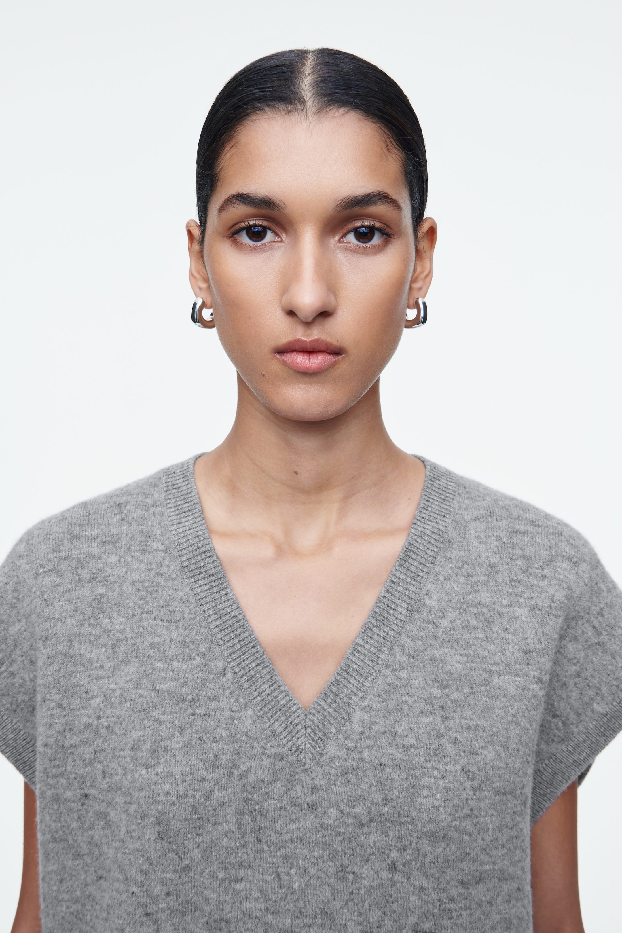 DOUBLE-FACED WOOL V-NECK TANK