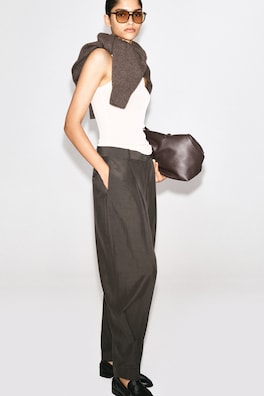 PLEATED BALLOON-LEG PANTS — BROWN 3