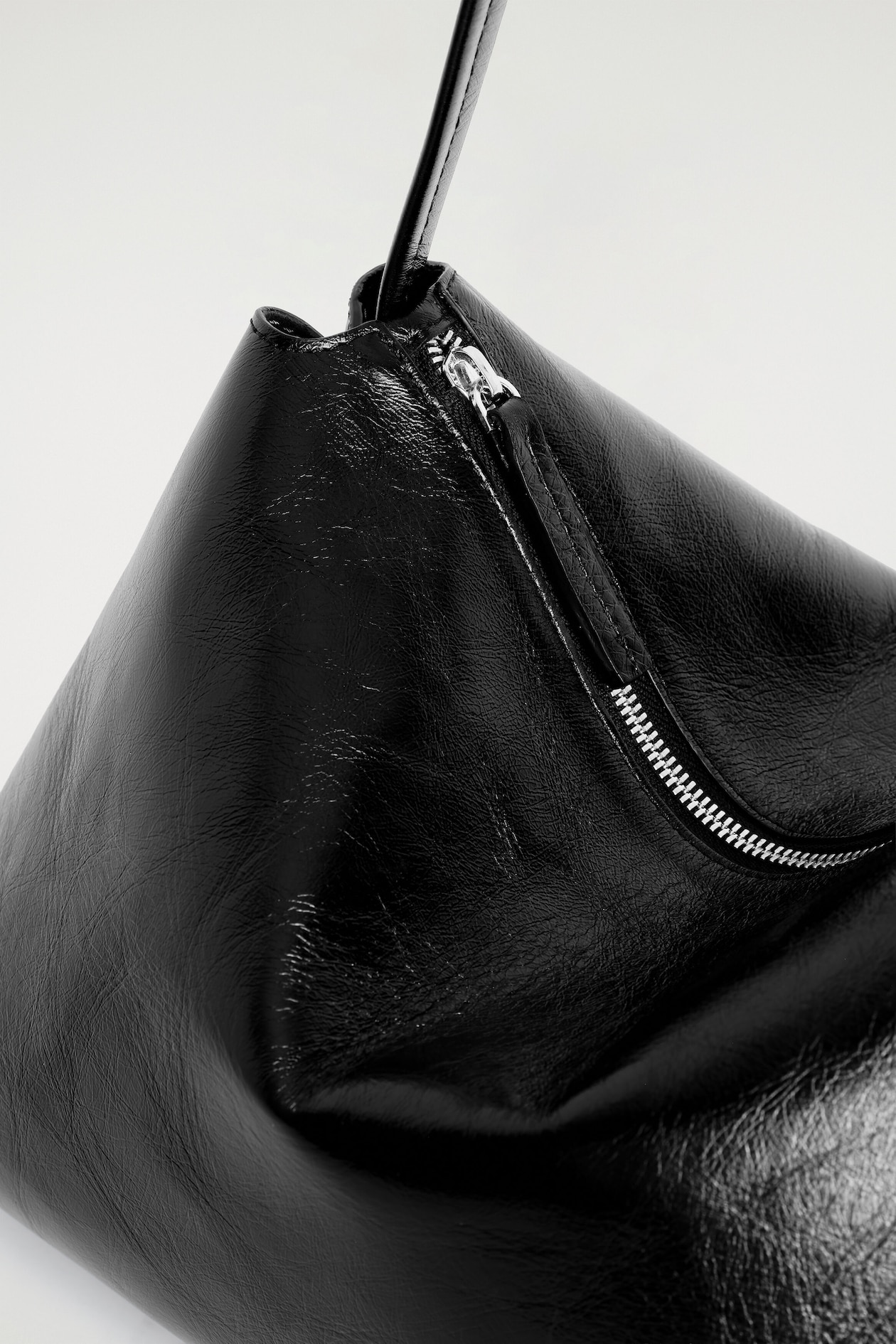PAVILION SHOULDER BAG - LEATHER — BLACK