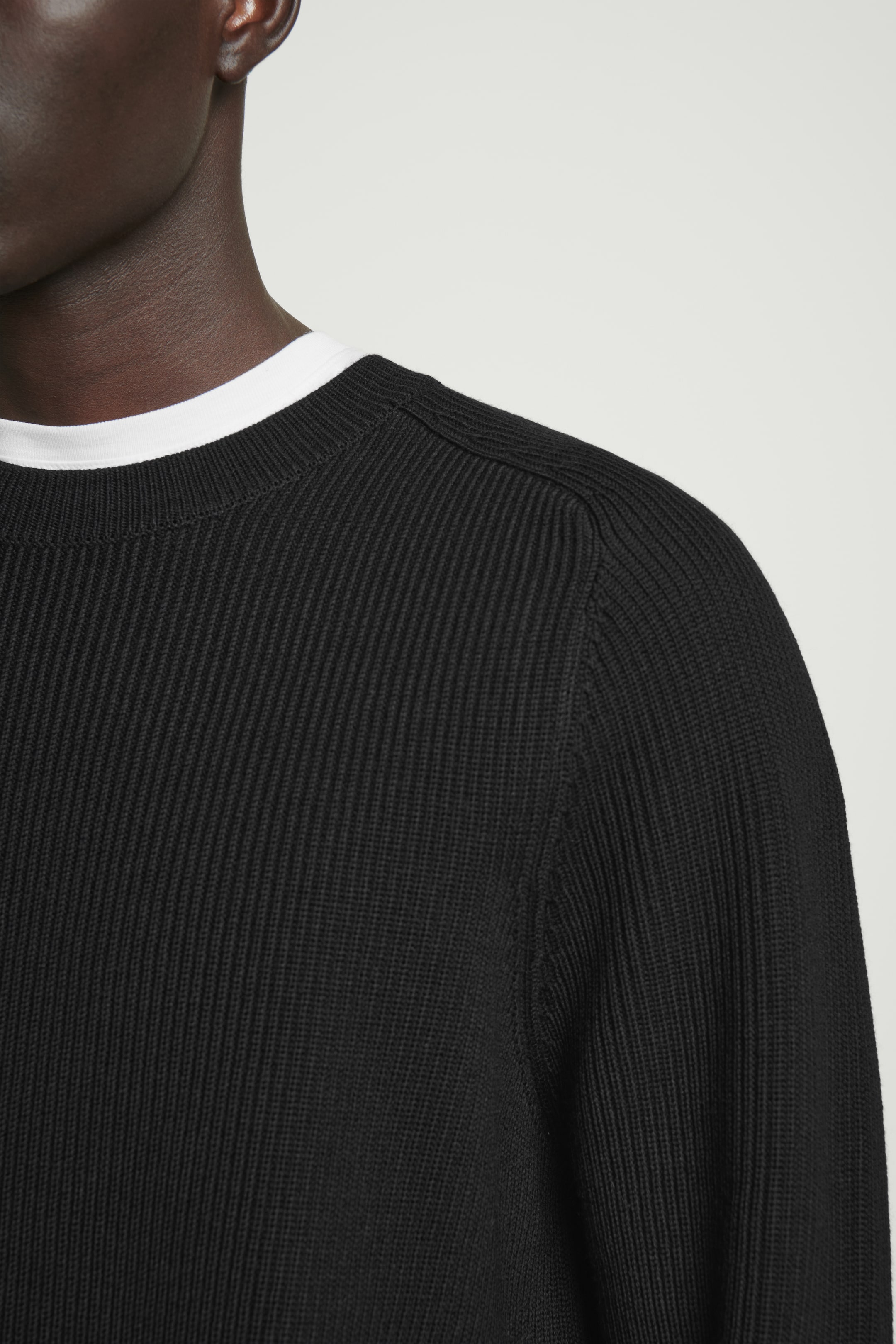 Visualizza immagine più grande: MAGLIONE IN LANA MERINO A COSTE - NERO - UOMO | H&M IT 4