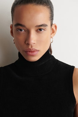 CHENILLE MOCK-NECK VEST — BLACK 5