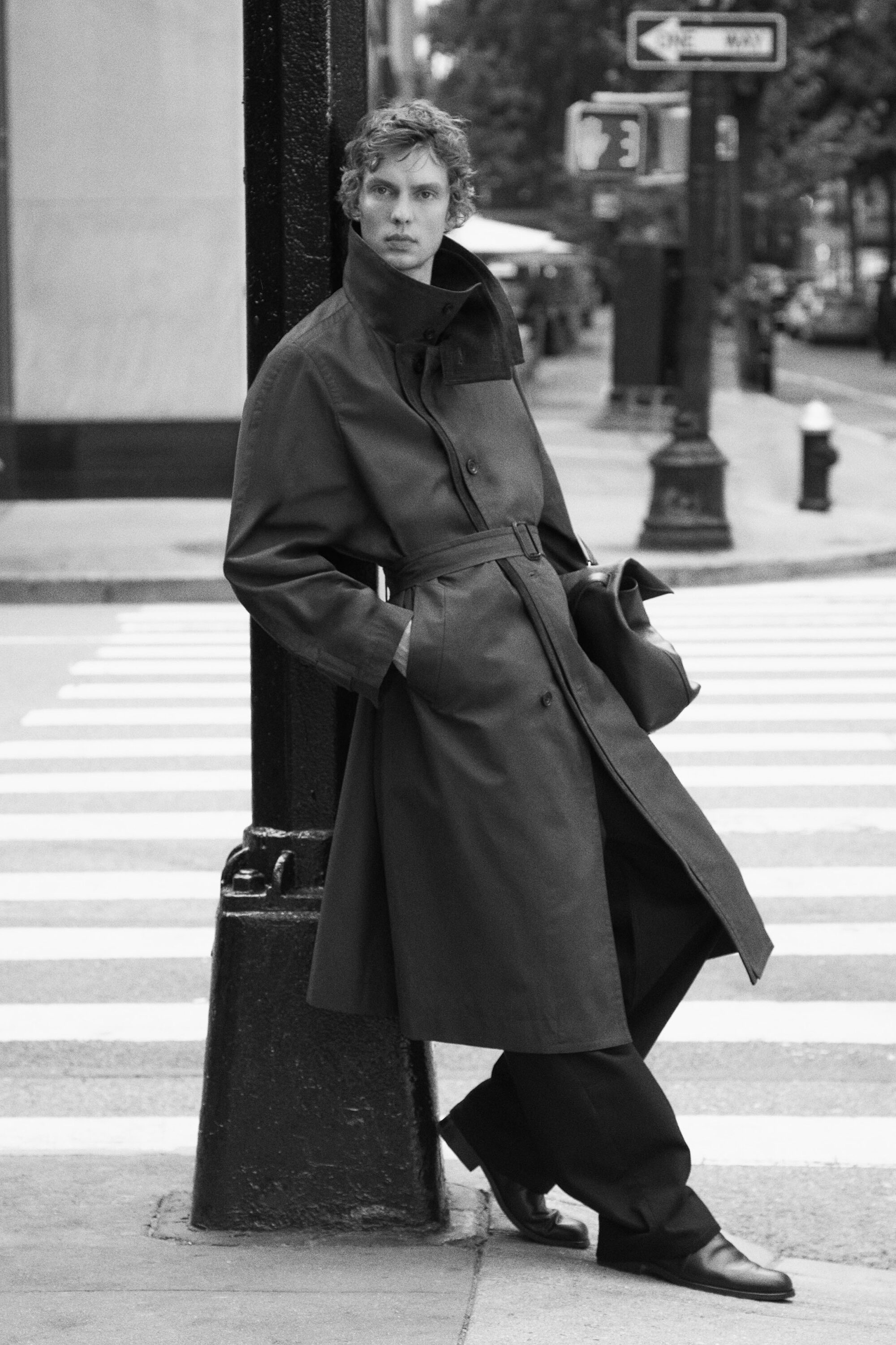 cotton trench coat ［regular］_black CORDUROY-DETAIL WAXED-COTTON TRENCH COAT - MIDNIGHT BLUE | COS CH