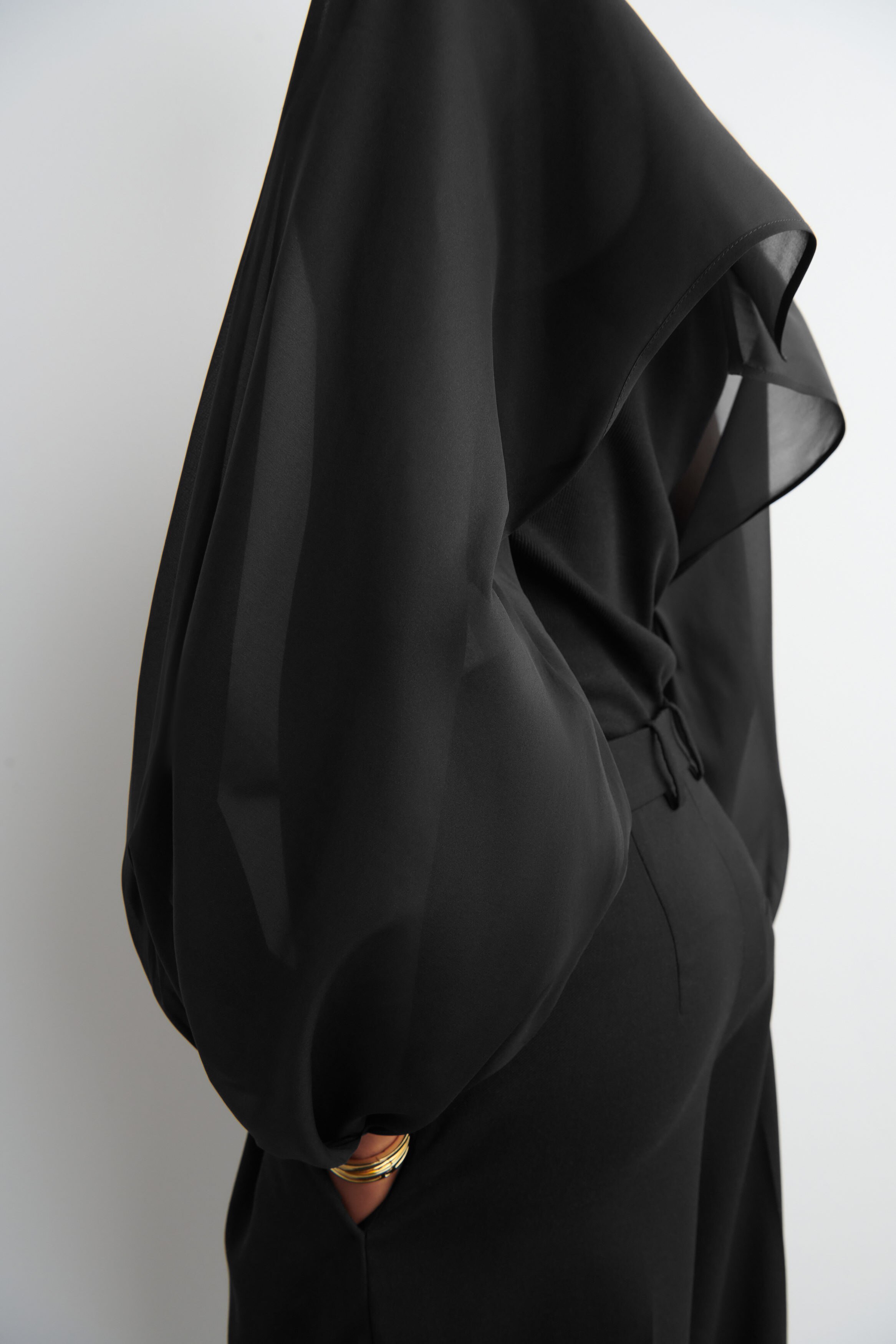 最終値下げ！＜H＞BALLOON SLEEVE REGULAR COLLAR is-ness（イズネス) 25AW_01_1007AWCS02 BALLOON LAYERED LONG