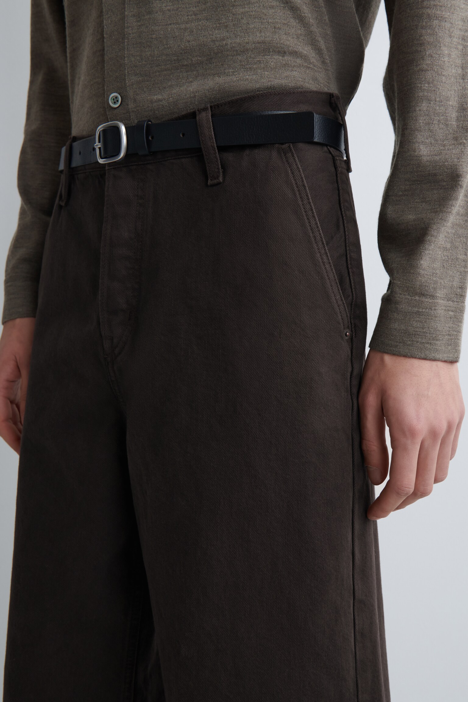 PANTALÓN VAQUERO ANCHO - MARRÓN OSCURO/NEGRO - 6