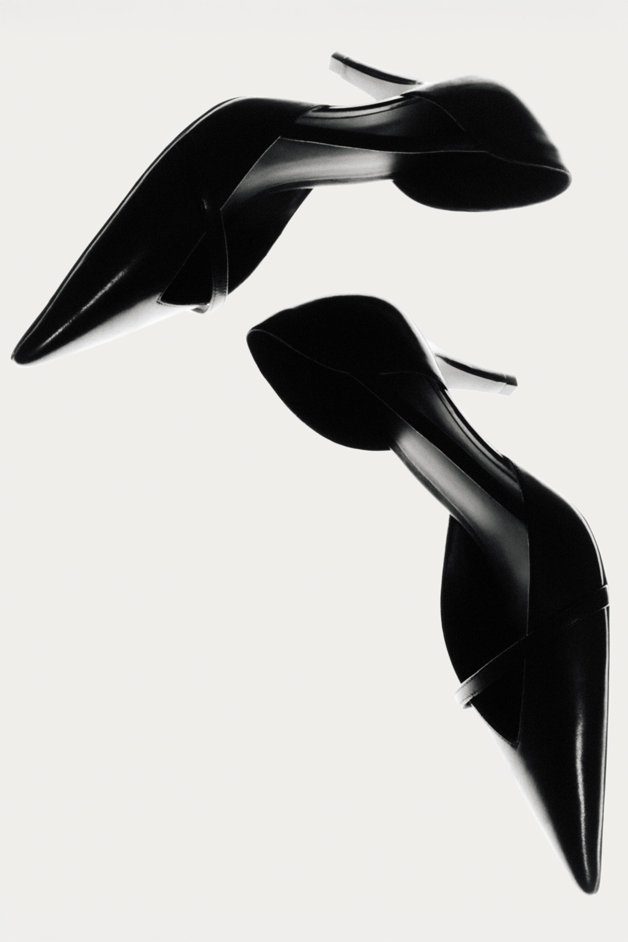 PUMPS AUS LEDER MIT RIEMEN