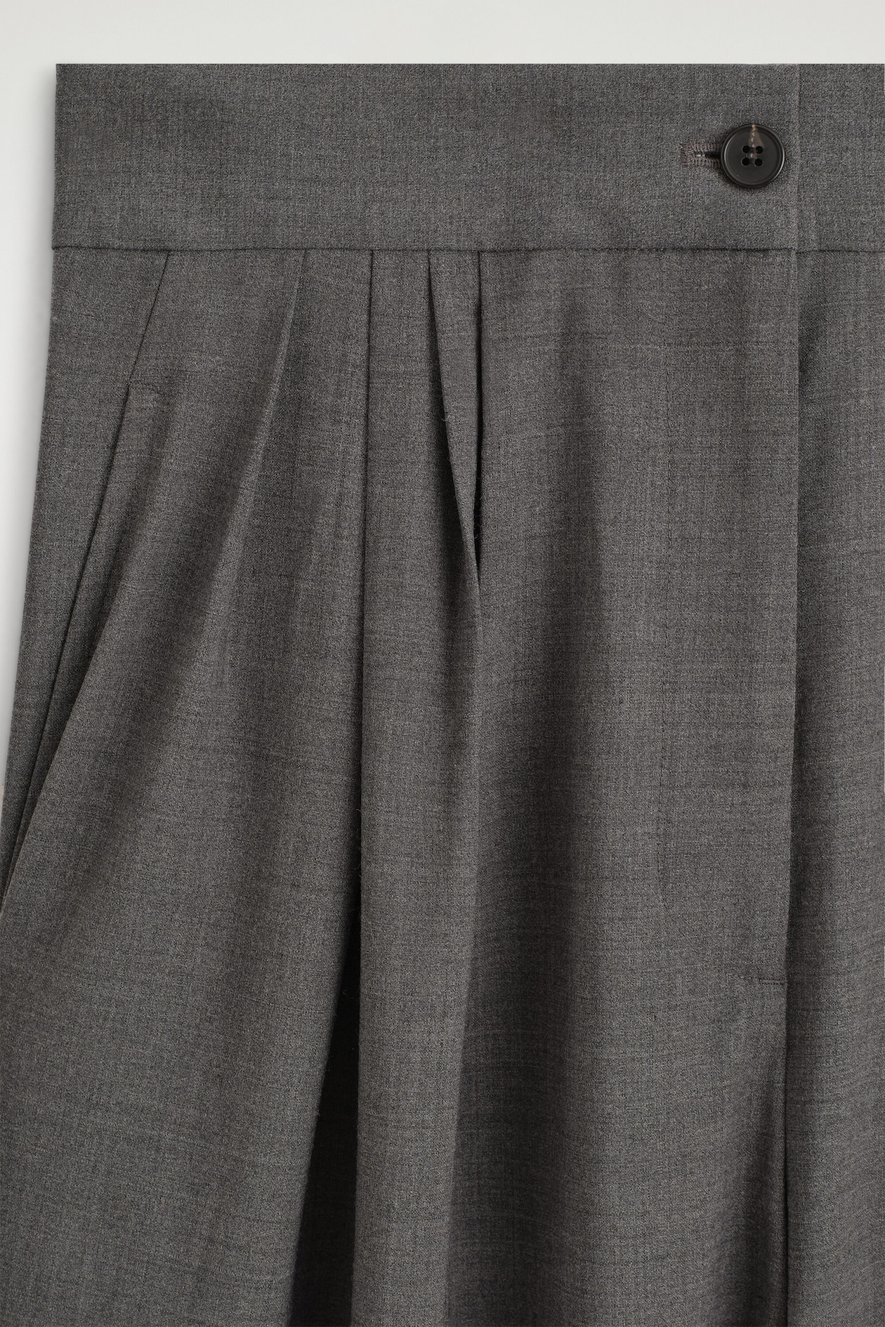 PLEATED WOOL-BLEND TAPERED TROUSERS — GREY MÉLANGE