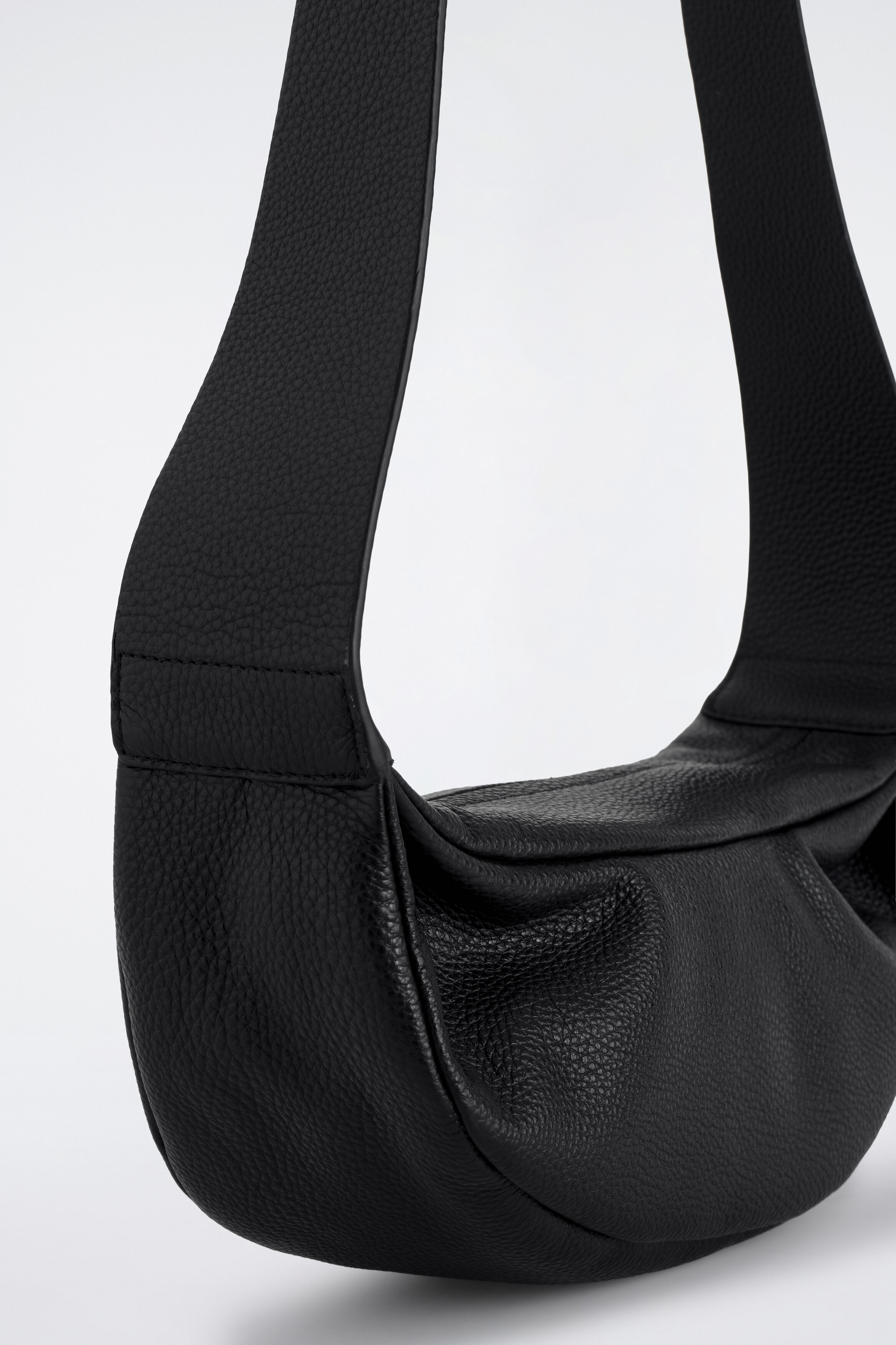 SWING CROSSBODY BAG - TEXTURED LEATHER - BLACK | COS US