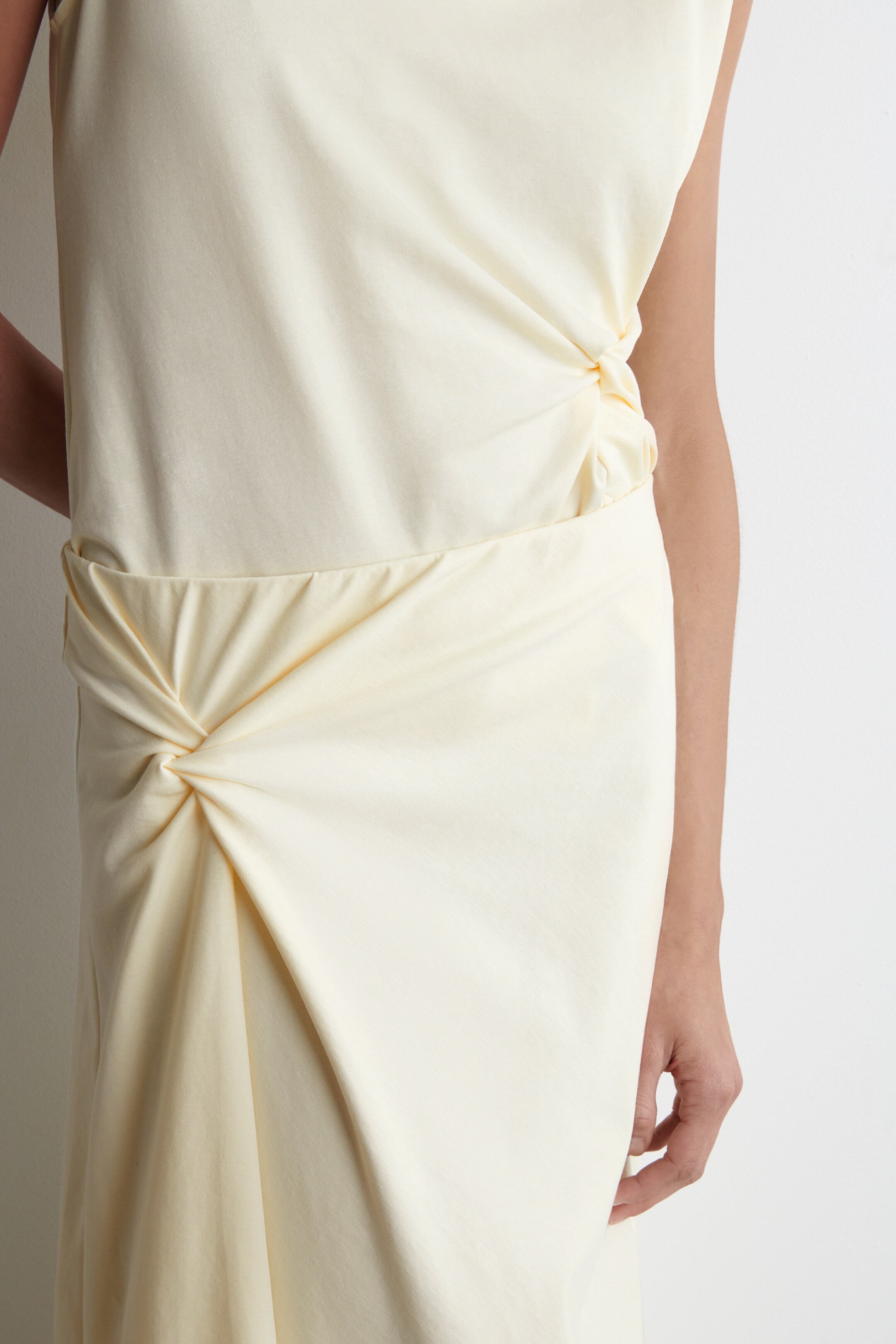 Zobrazit větší obrázek: Midi sukně s krouceným detailem - máslově žlutá - ŽENY | H&M CZ 2