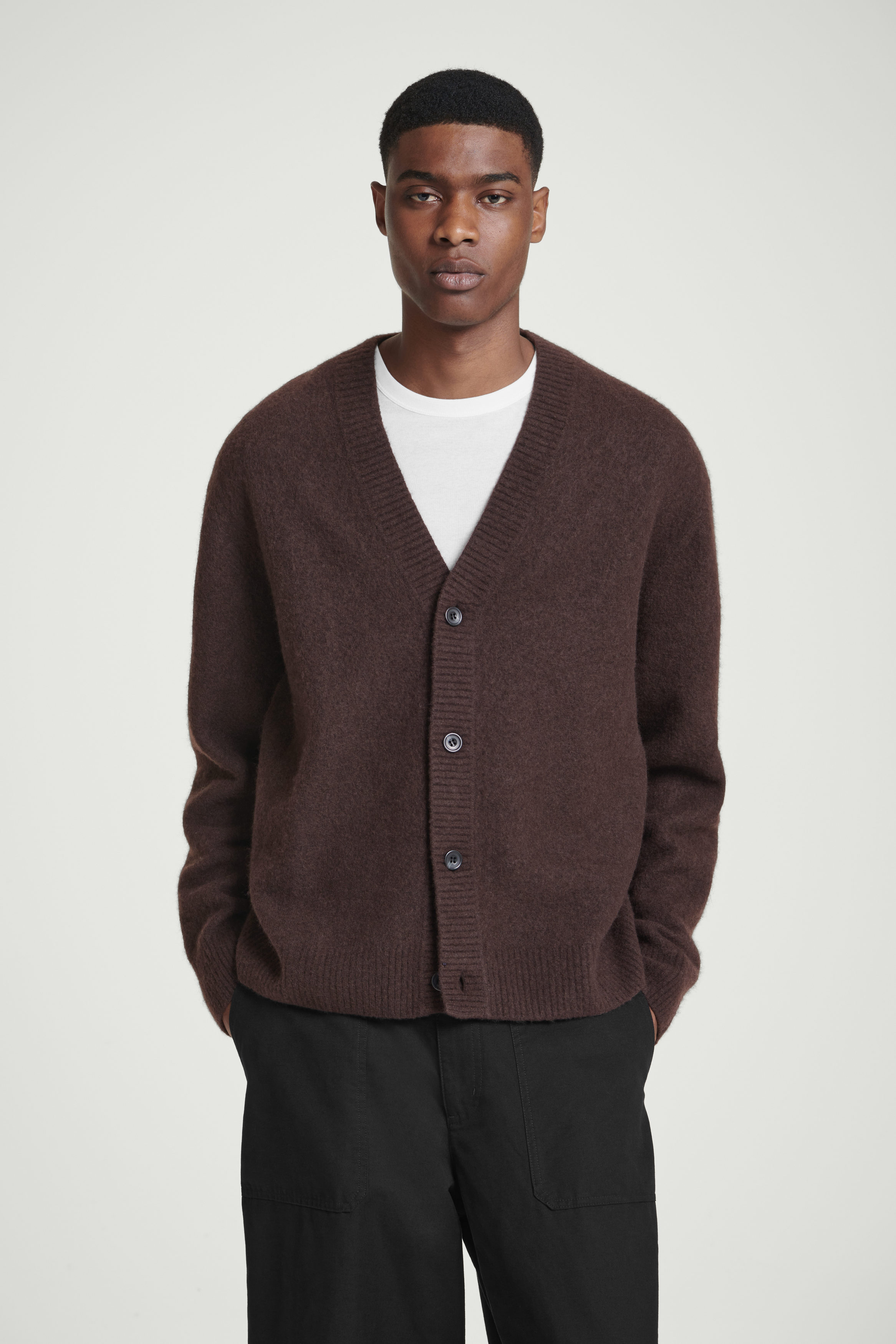 ★GENERAL IDEA★ MAN Wool V-neck Cardigan [CHARCOAL] / SBE1M MUSINSA | GENERAL IDEA MAN Wool V-neck Cardigan [CHARCOAL