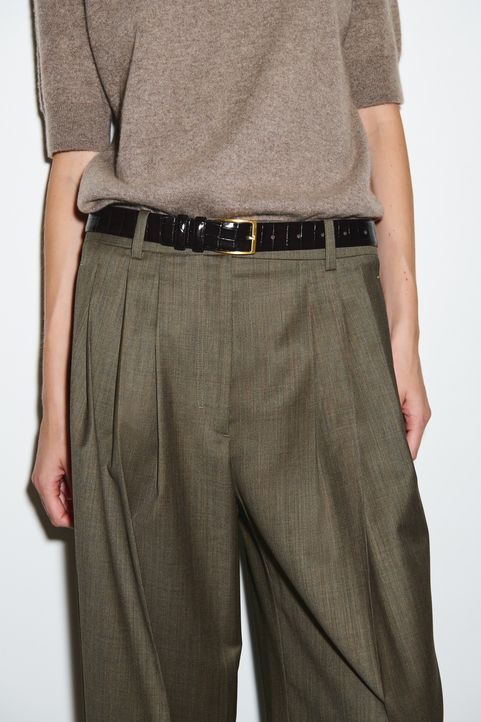 PLEATED BARREL-LEG WOOL TROUSERS - BEIGE MÉLANGE/BLACK/MOLE - 6