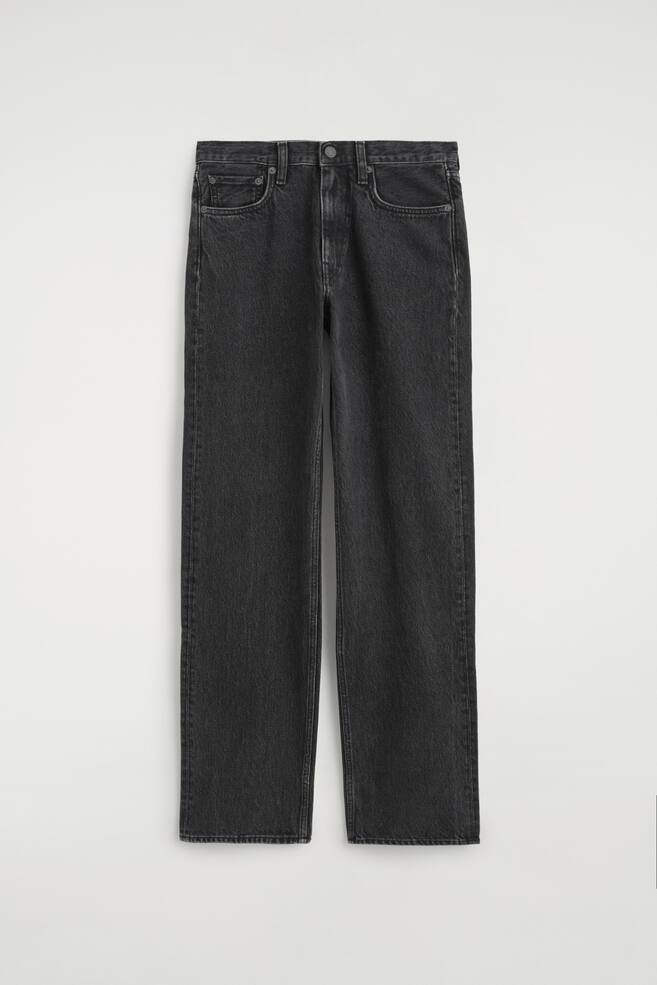 Die Chord Straight-Leg-Jeans hÃ¤ngen in einer Frontansicht und zeigen eine ausgewaschene schwarze Waschung, ein klassisches Five-Pocket-Design, GÃ¼rtelschlaufen und eine Straight-Leg-Silhouette. - 1