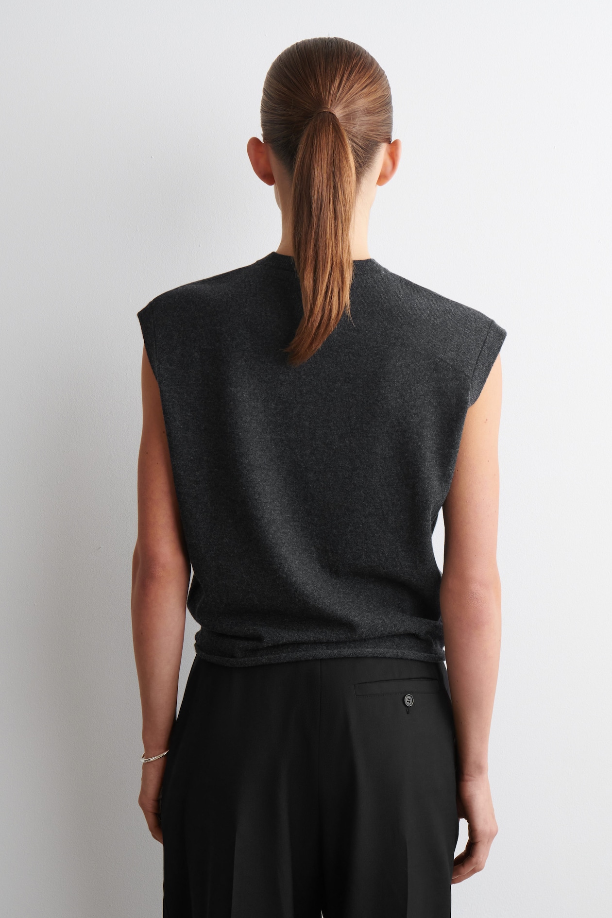 MERINO WOOL V-NECK VEST — DARK GREY