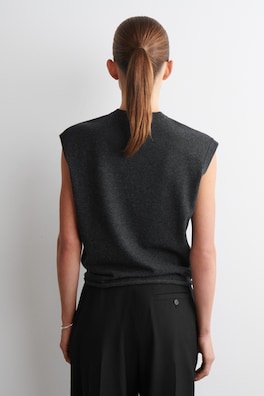MERINO WOOL V-NECK VEST — DARK GREY 4