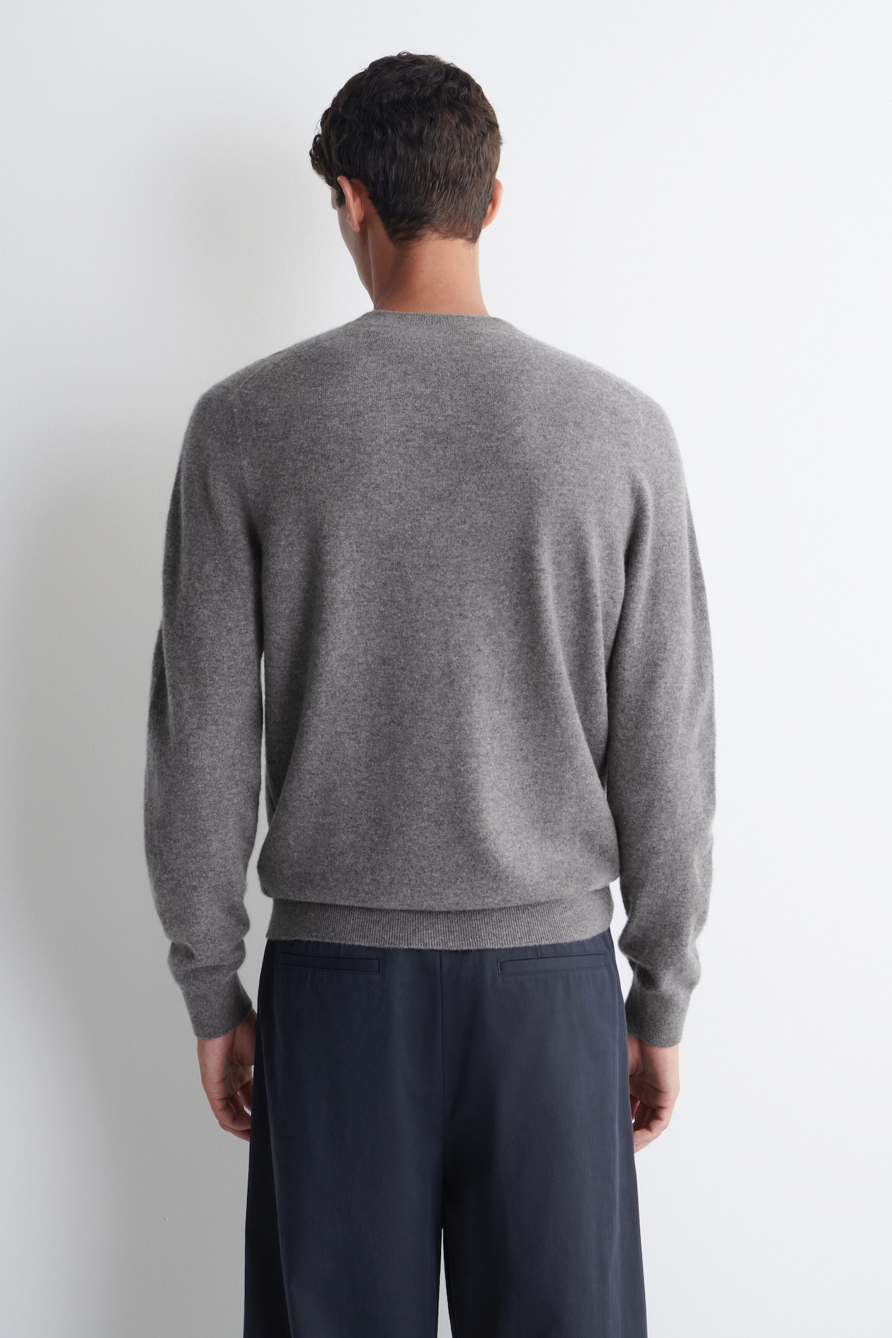 PURE CASHMERE CREW-NECK SWEATER — GRAY MÉLANGE