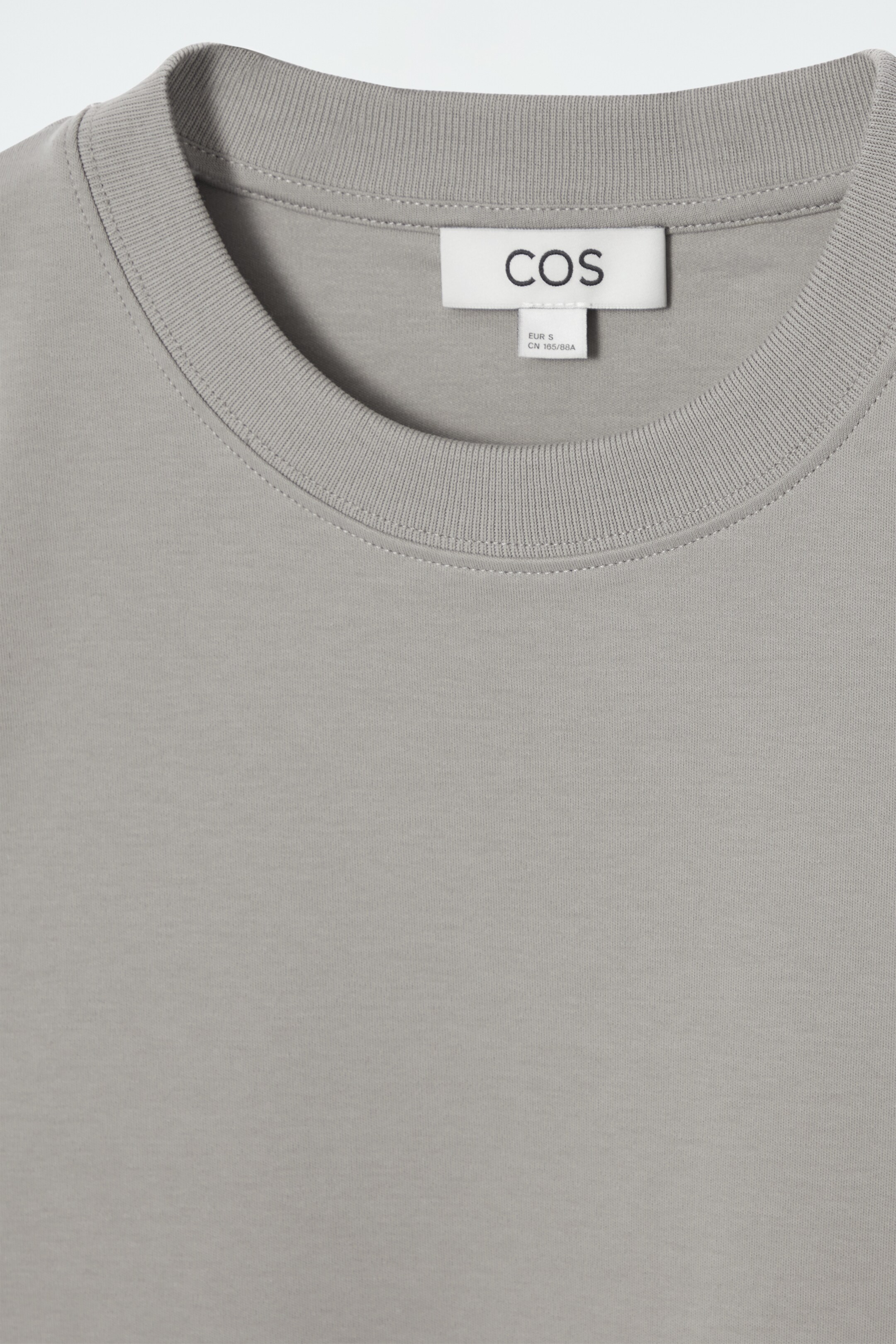 Visualizza immagine più grande: T-SHIRT LINEARE DAL TAGLIO REGOLARE - KAKI - DONNA | H&M IT 2