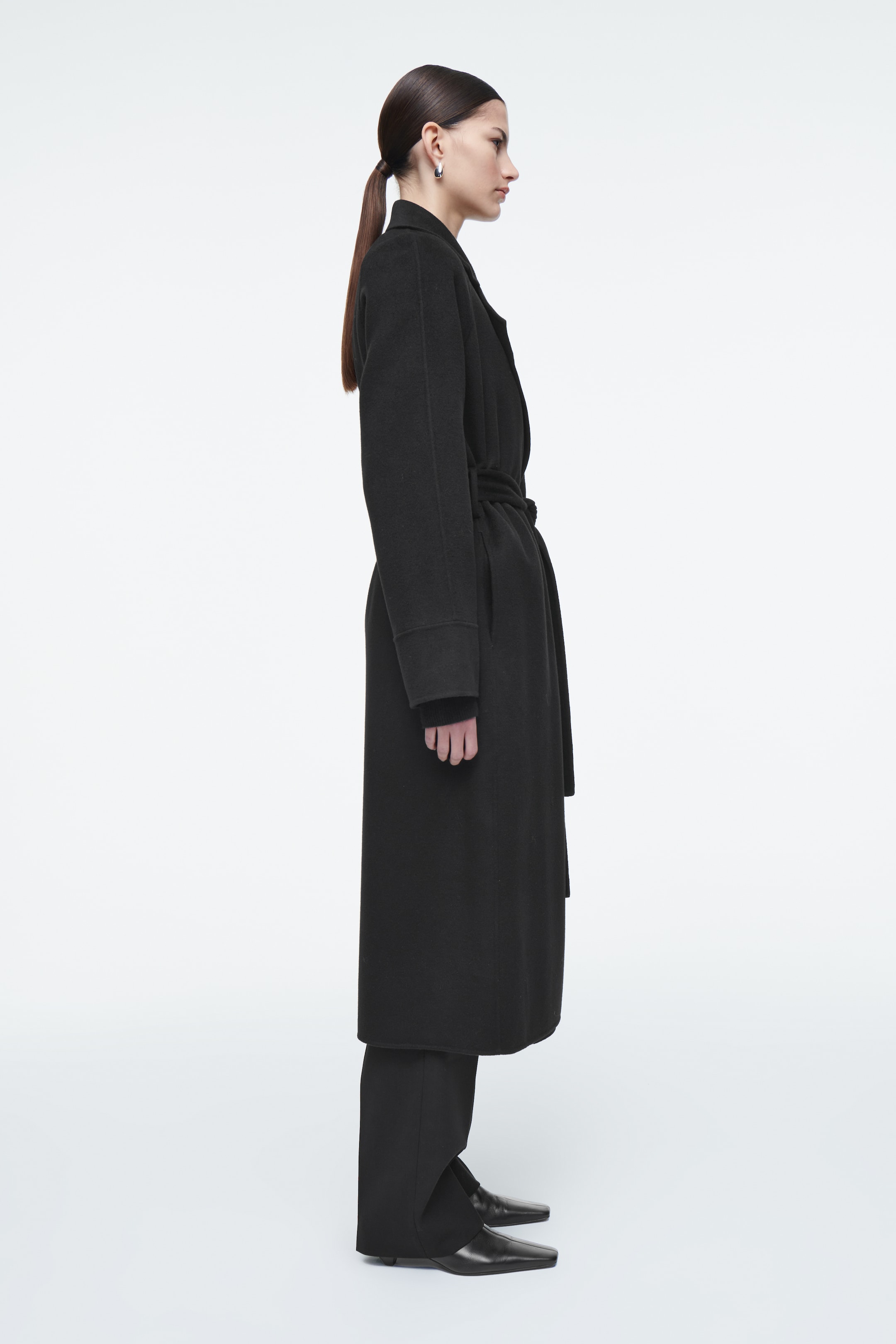 Grösseres Bild ansehen: MANTEL AUS DOUBLEFACE-WOLLE MIT GÜRTEL - SCHWARZ - DAMEN | H&M CH 4