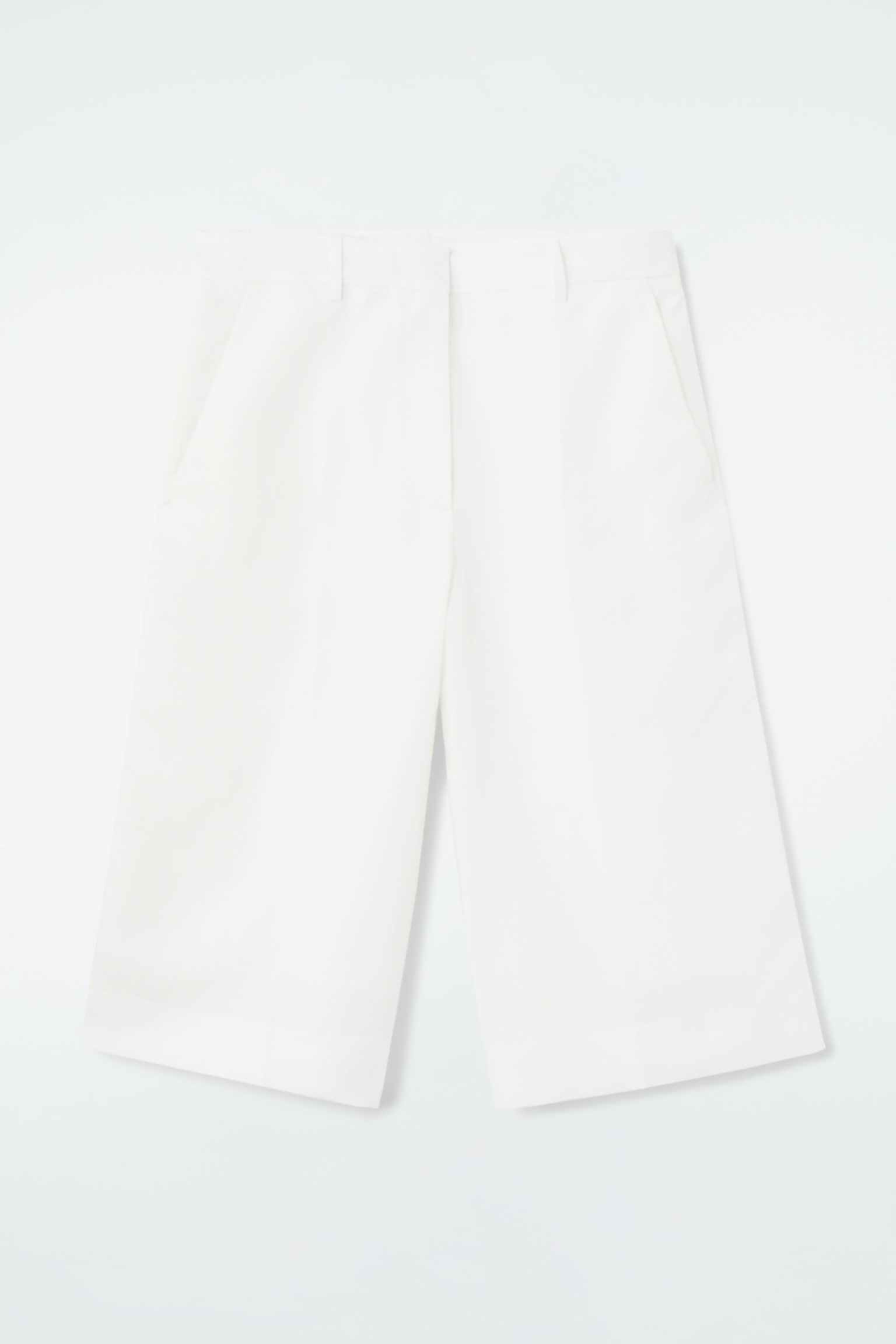 TAILORED KNEE-LENGTH SHORTS - WHITE