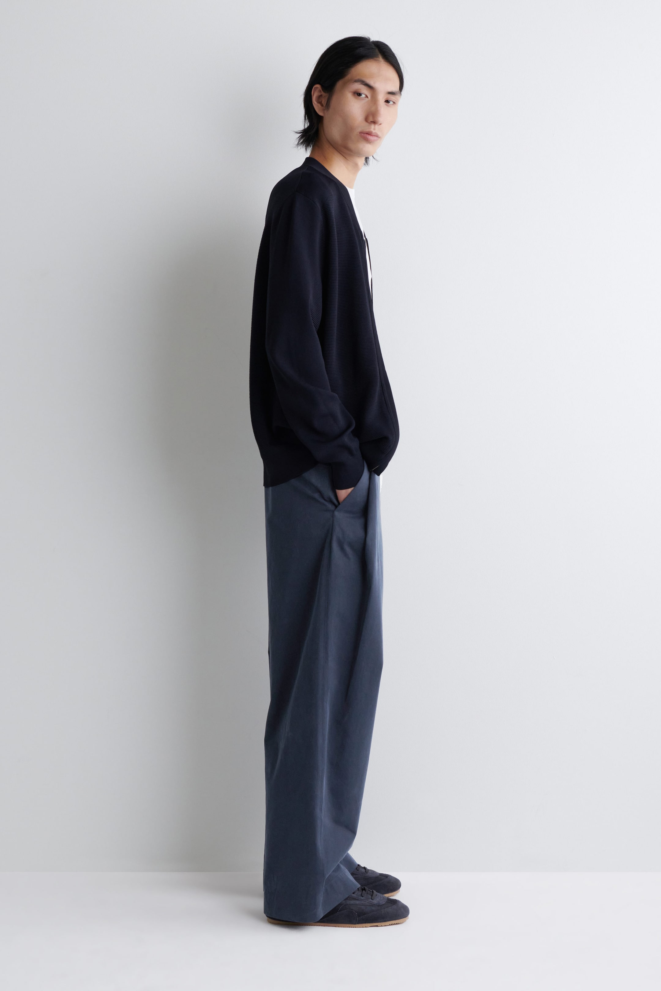 MINIMAL SUEDE SNEAKERS